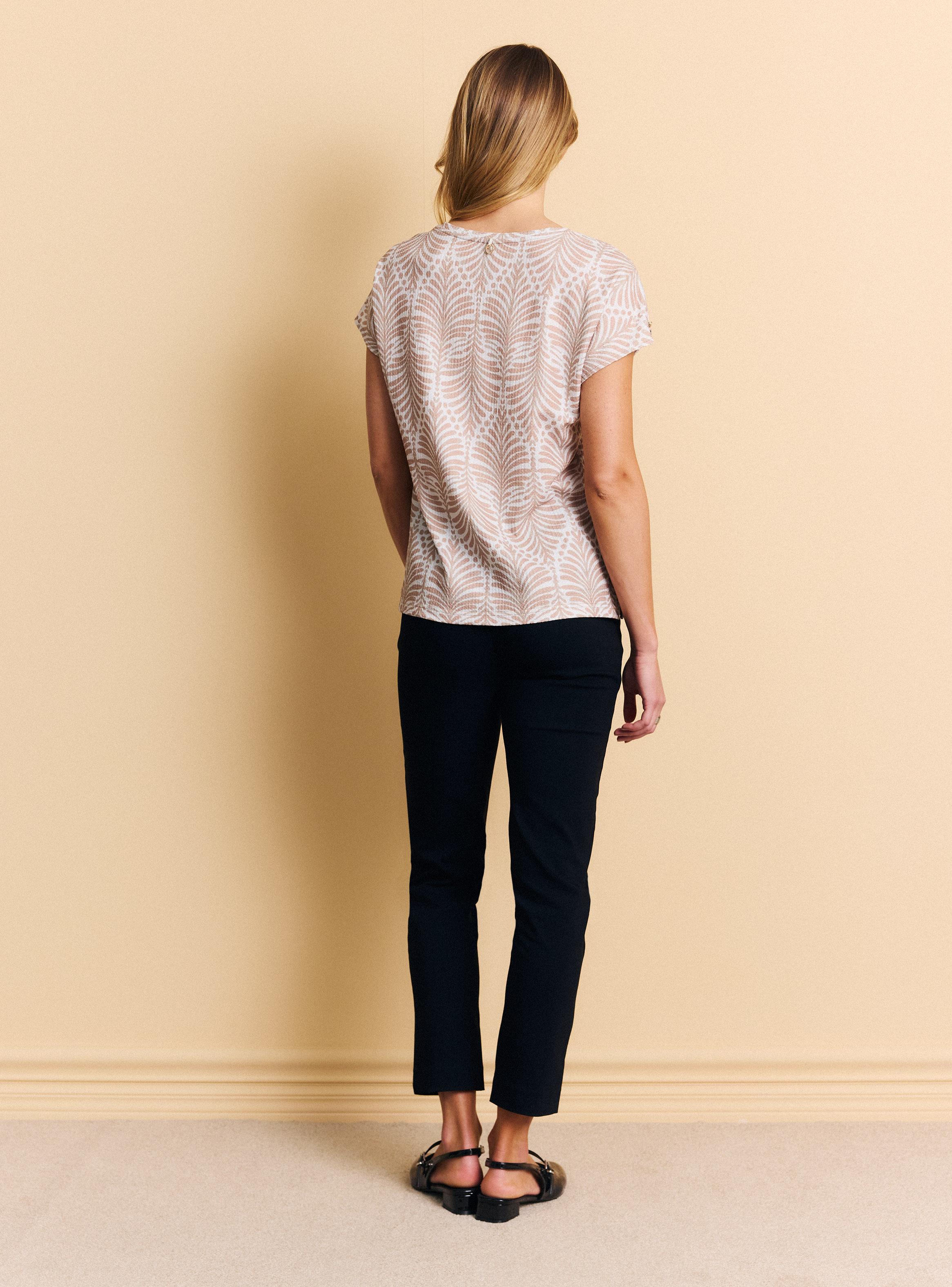 Polera  Texturizada Manga Corta Cuello V Estampada-5