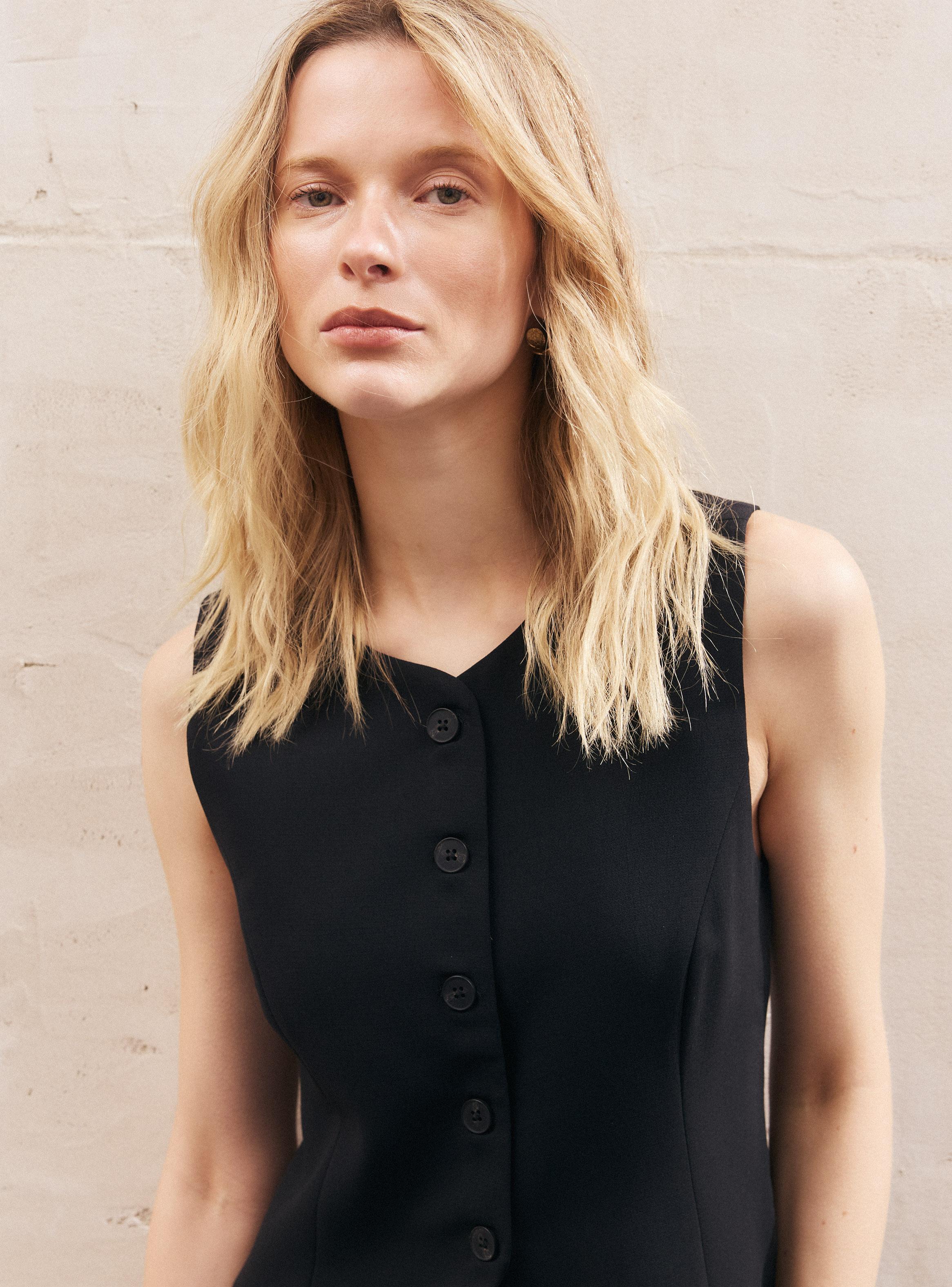 Blazer Tipo Vest Cuello Redondo y Botones-2