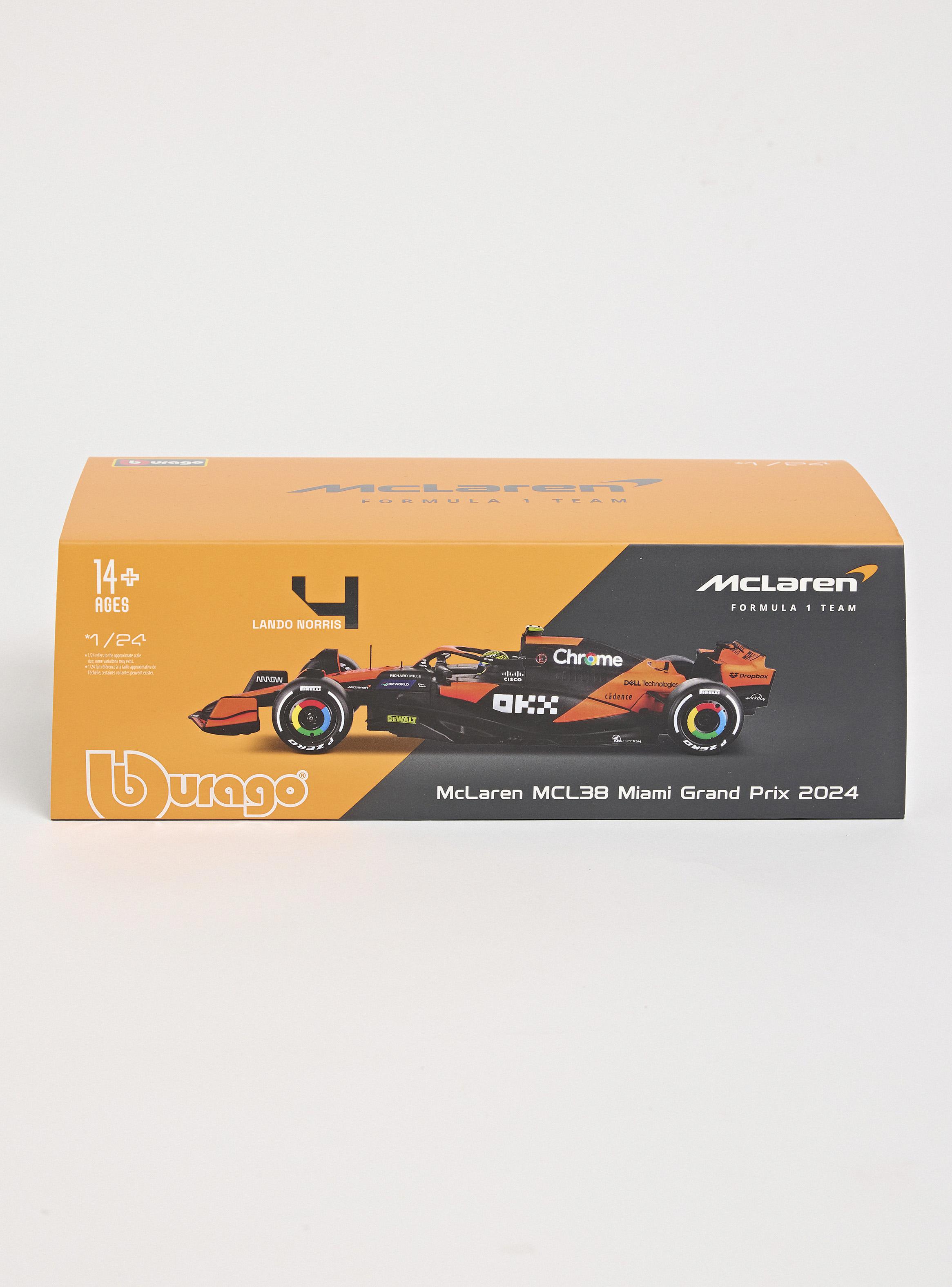 Auto McLaren MCL38 Formula 1 1:24 con Casco-3