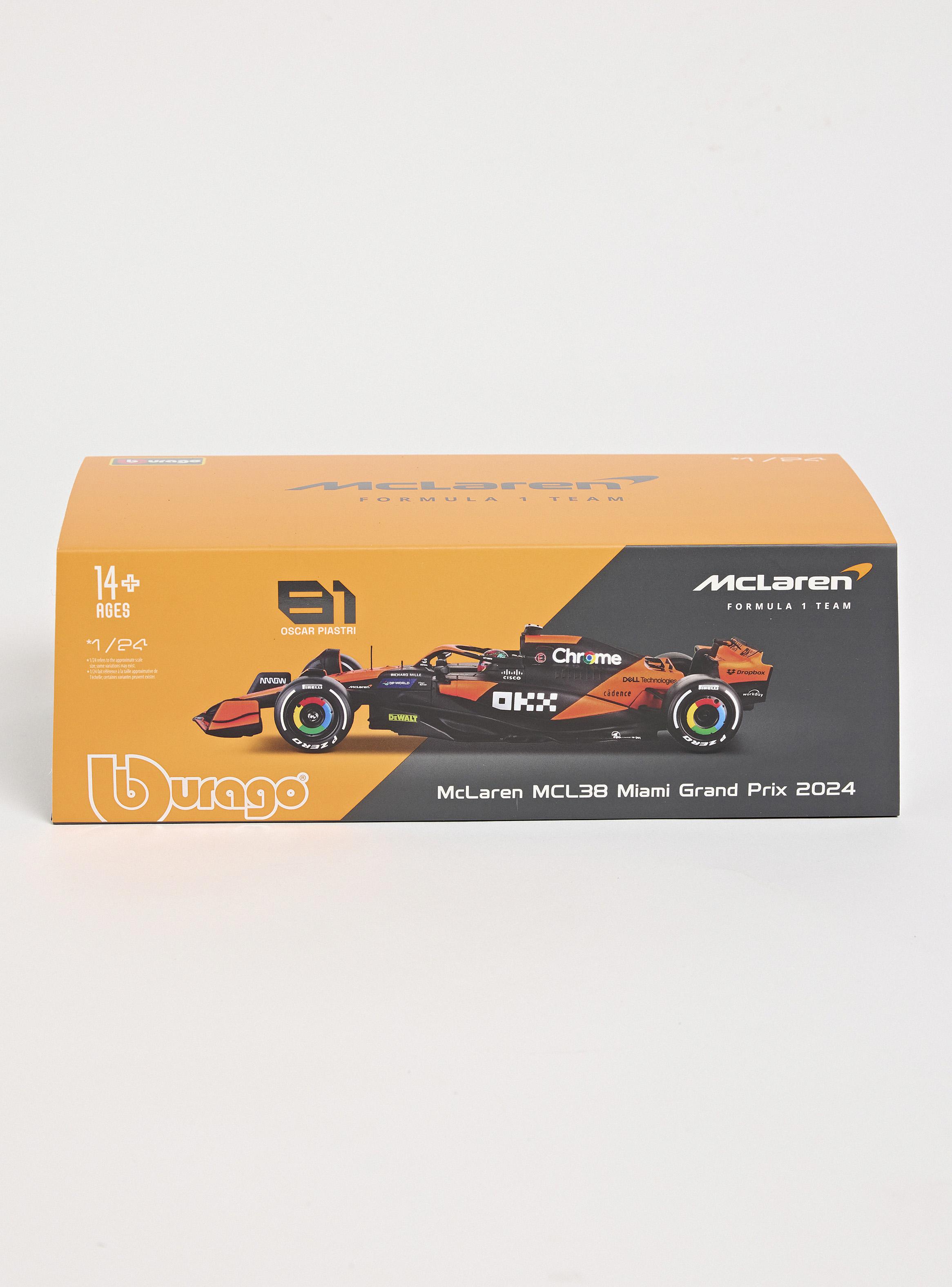 Auto McLaren MCL38 F1 1:24 con Casco-3