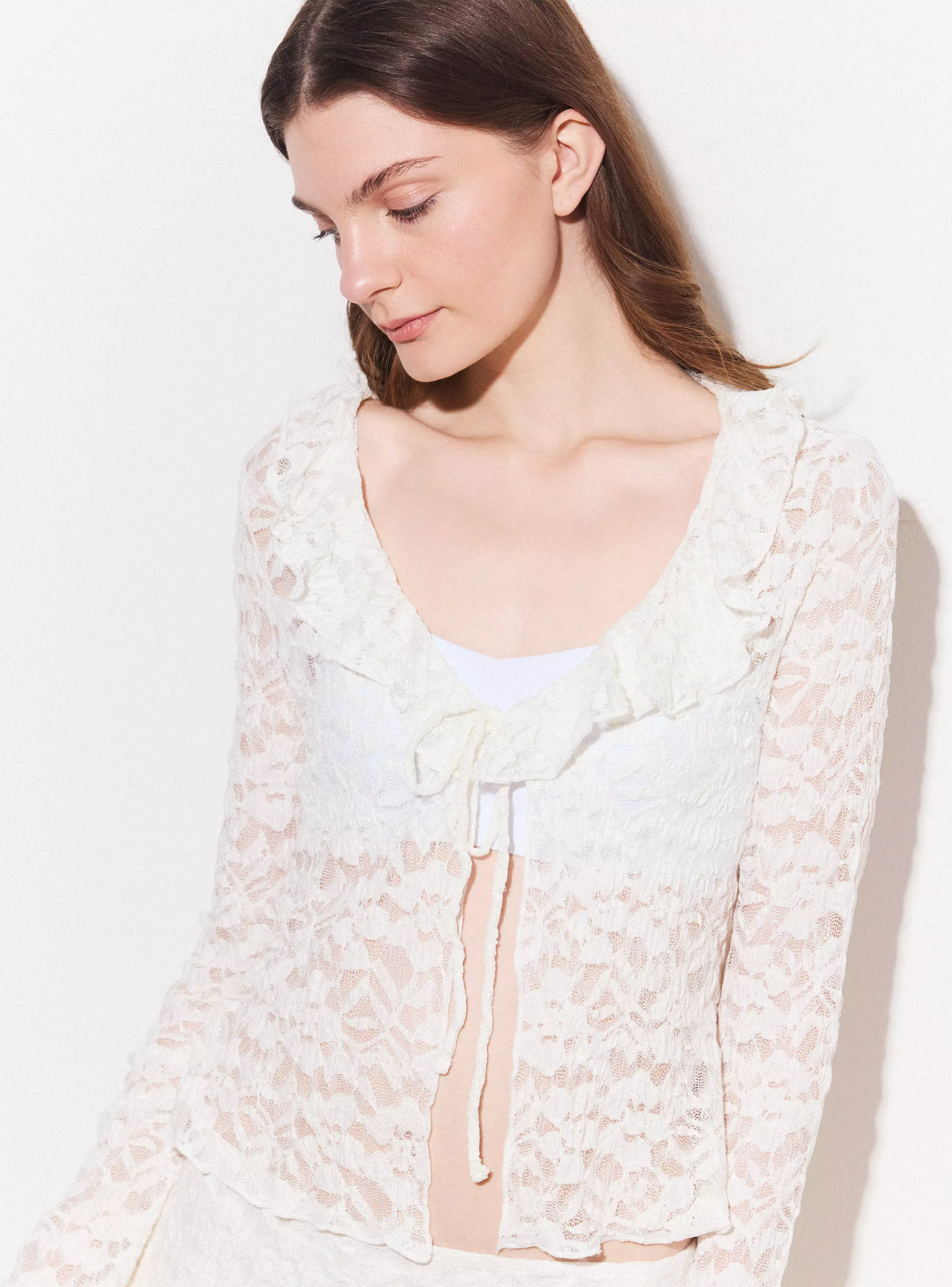 Blusa Encaje Transparente Cuello V con Lazo-2