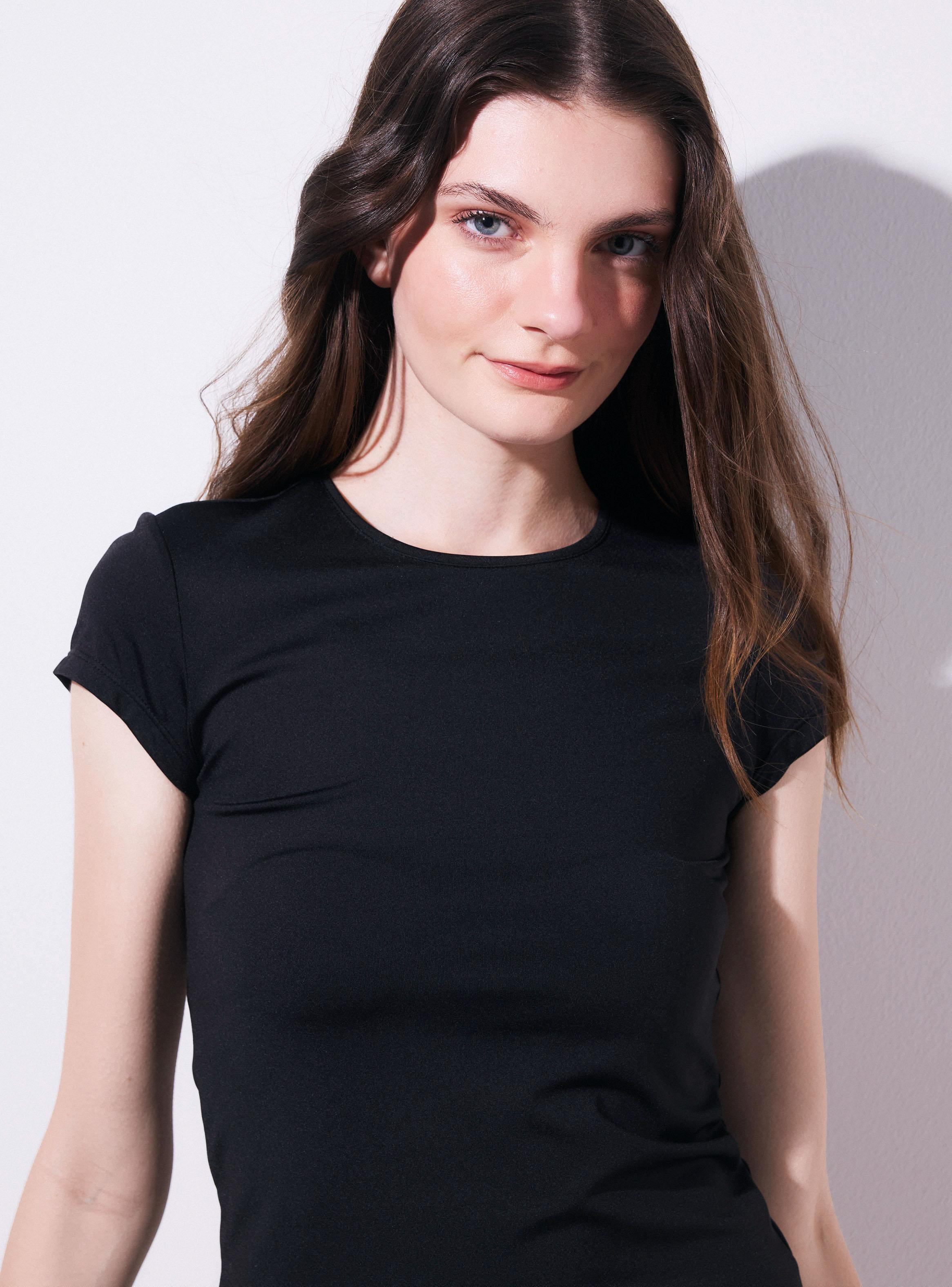 Polera Básica Regular Fit con Cuello Redondo-2