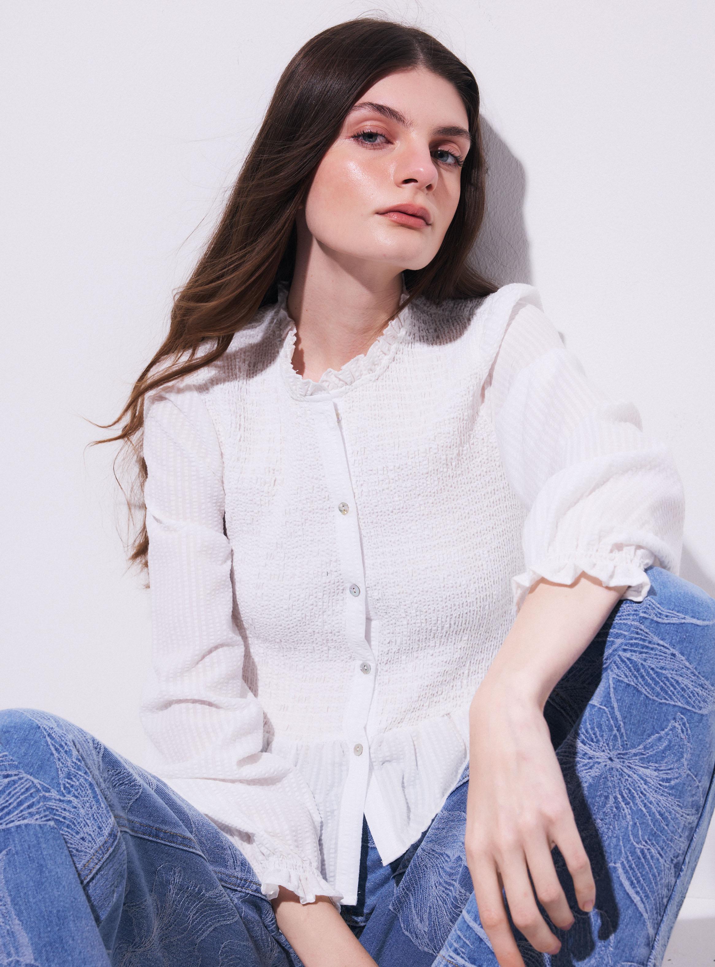 Blusa Cuello Camisero con Manga Abullonada y Botón-2