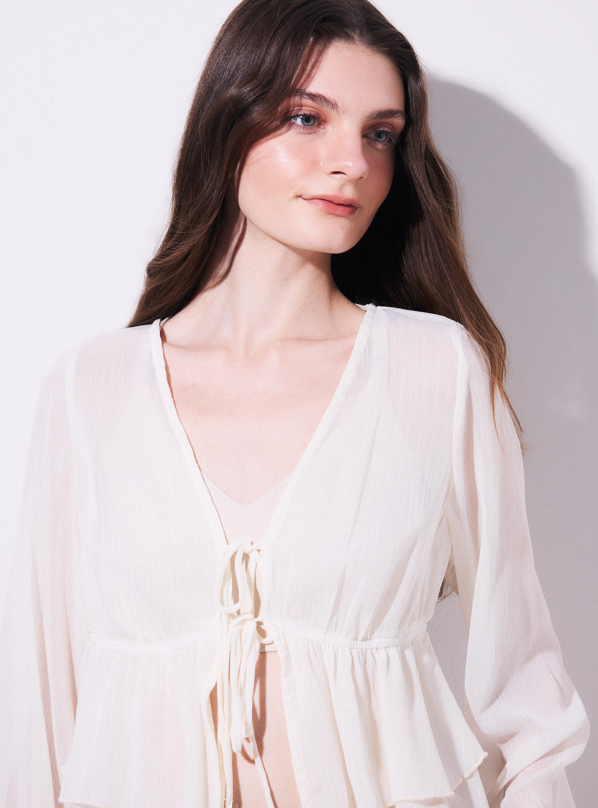 Blusa Cuello V con Lazo y Volantes-2