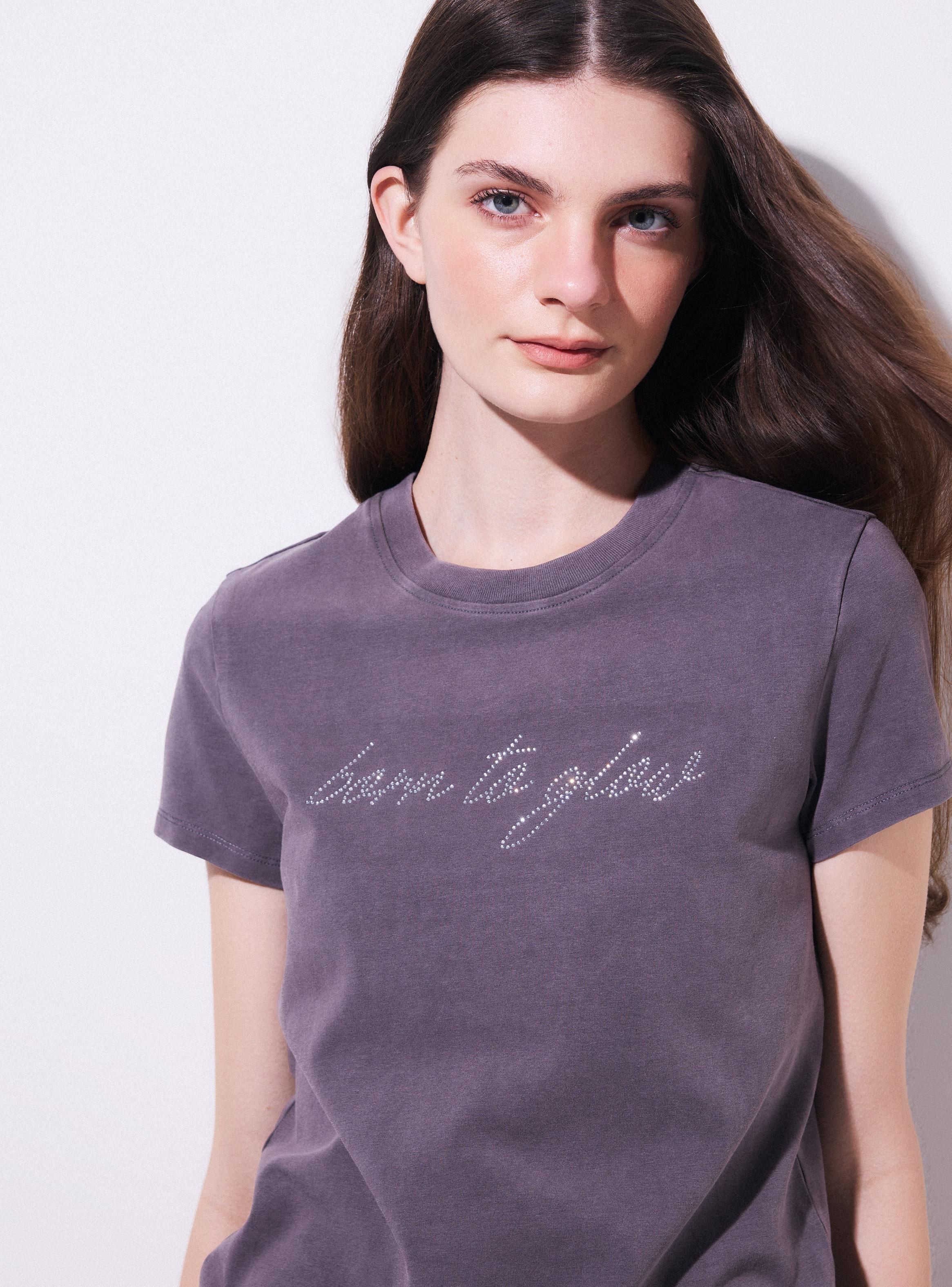 Polera Diseño Frase con Cuello Redondo-2