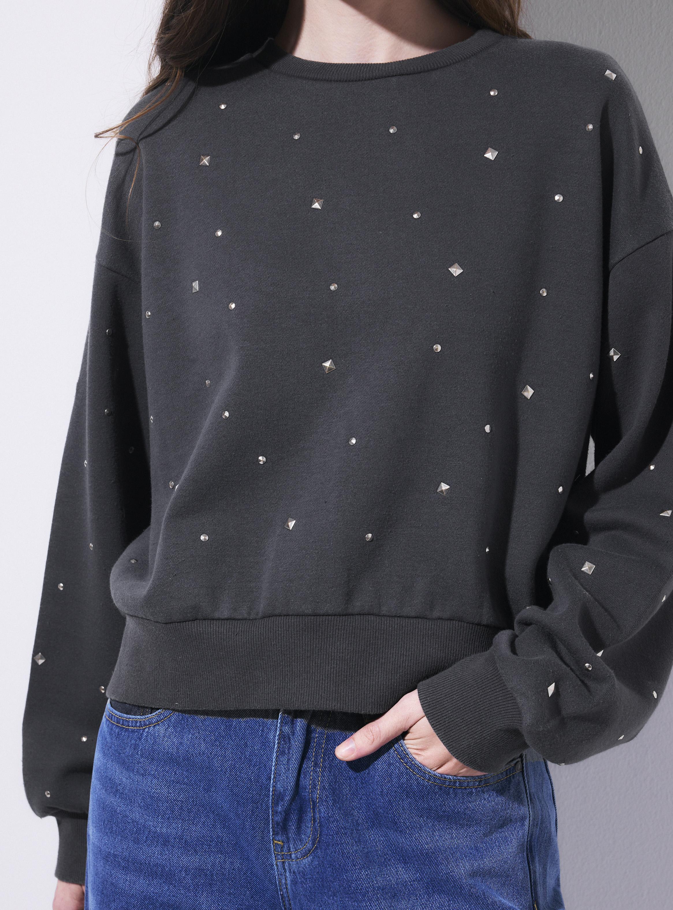 Polerón Oversize Cuello Redondo con Tachas Geométricas-3