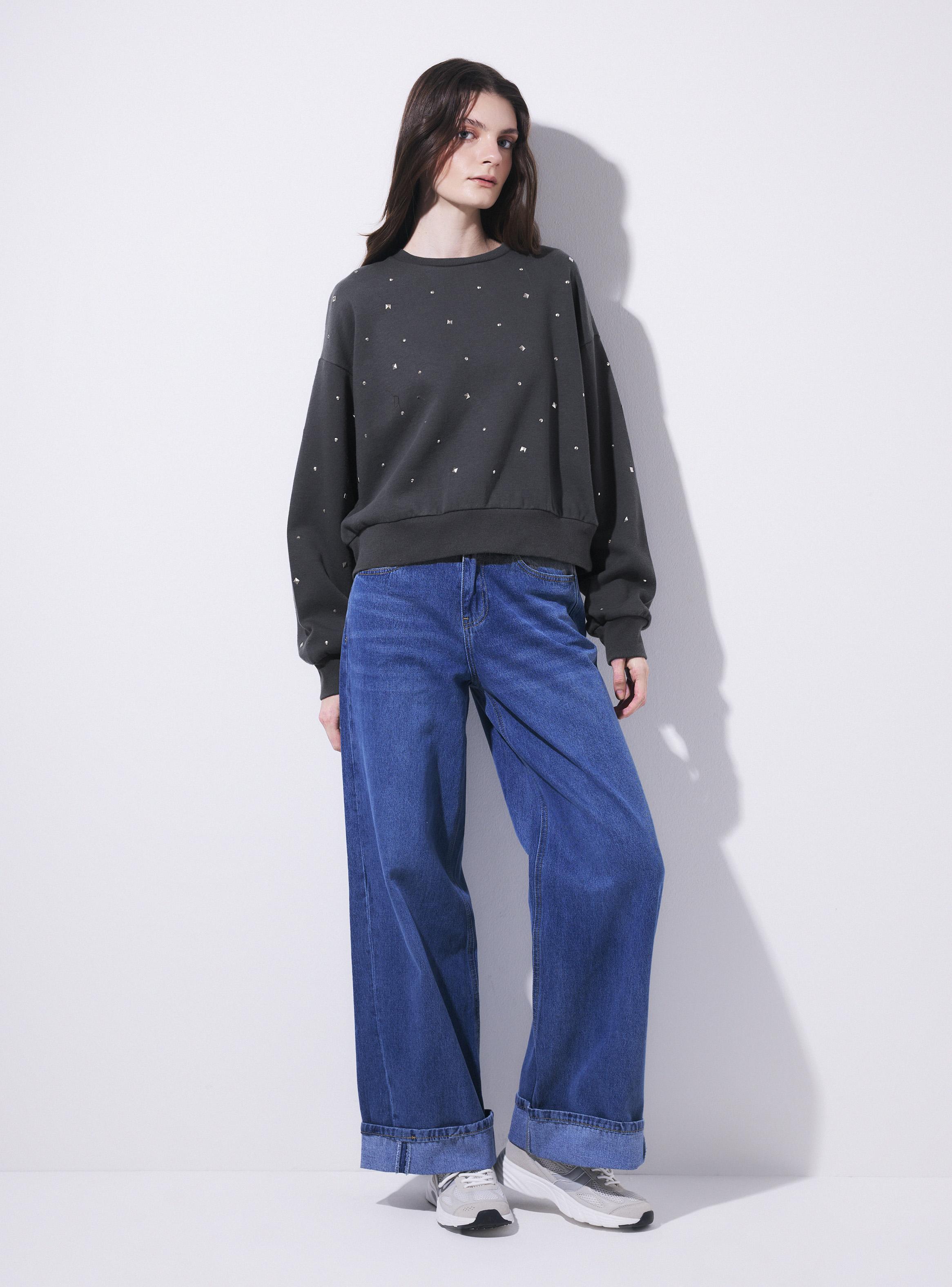 Polerón Oversize Cuello Redondo con Tachas Geométricas-4