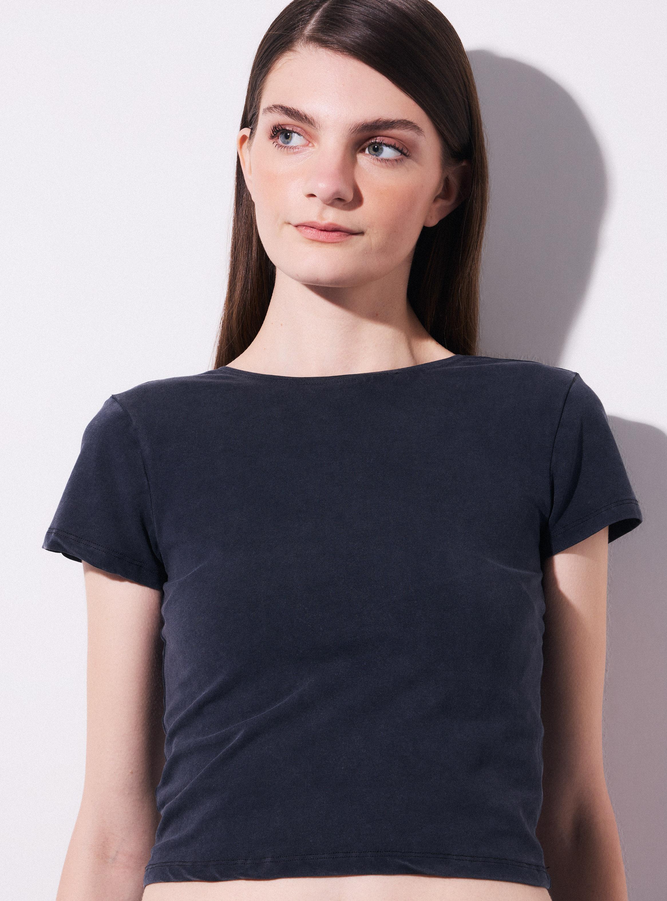 Polera Manga Corta Cuello Redondo Escote Espalda-2