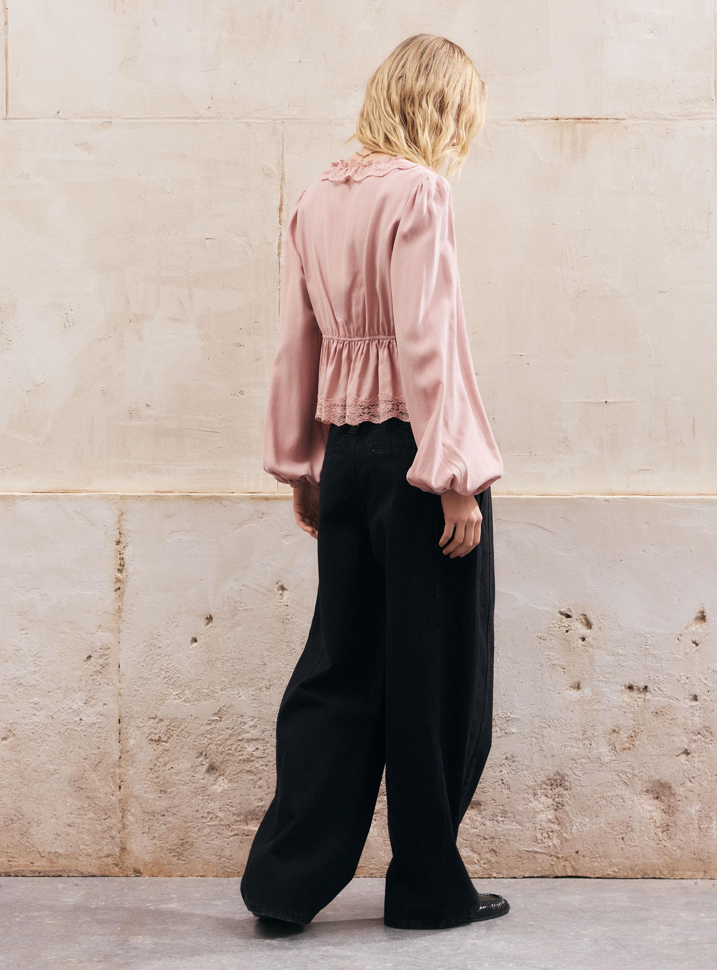 Blusa Cuello V con Encaje y Volantes-5