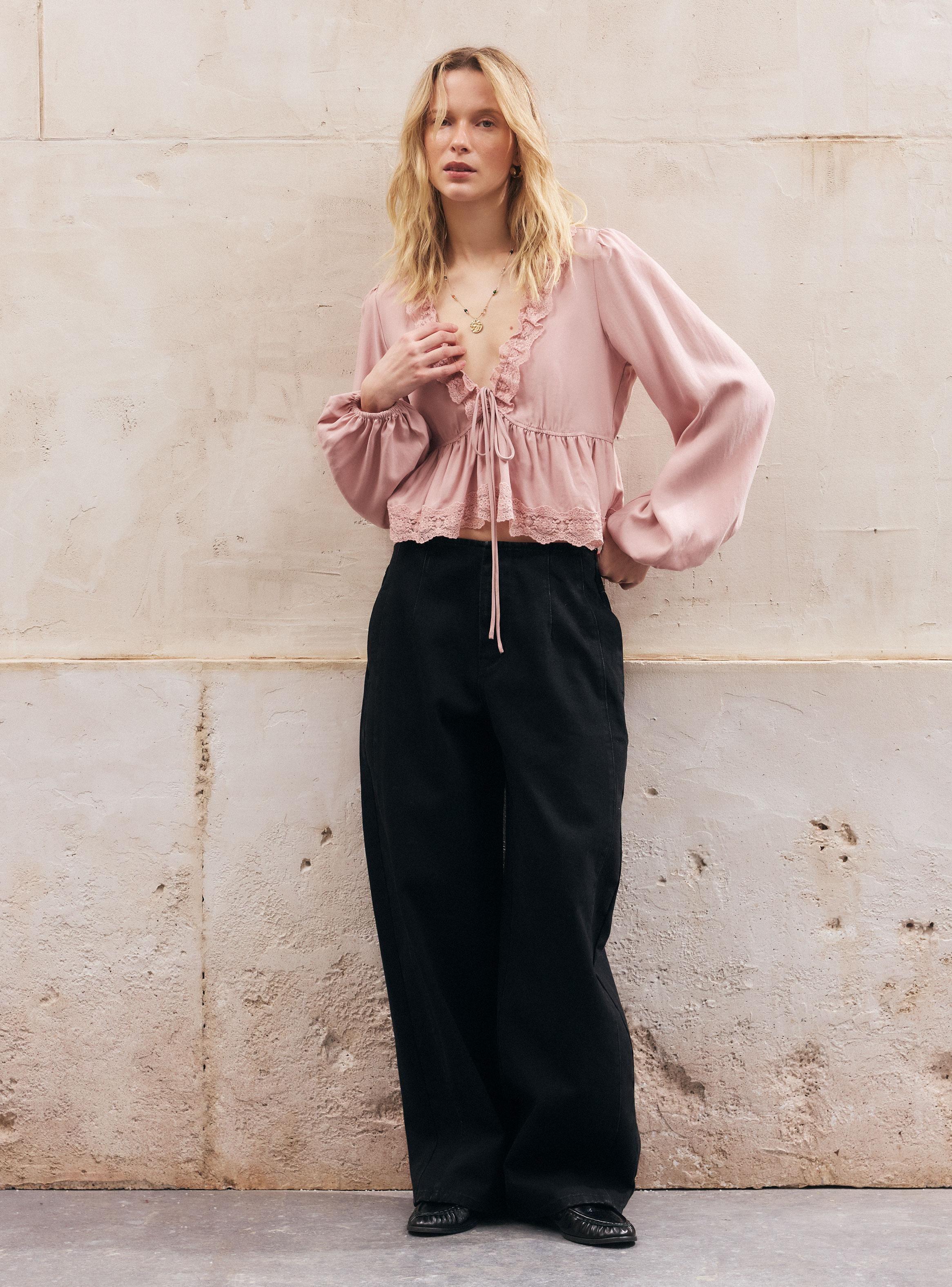 Blusa Cuello V con Encaje y Volantes-4