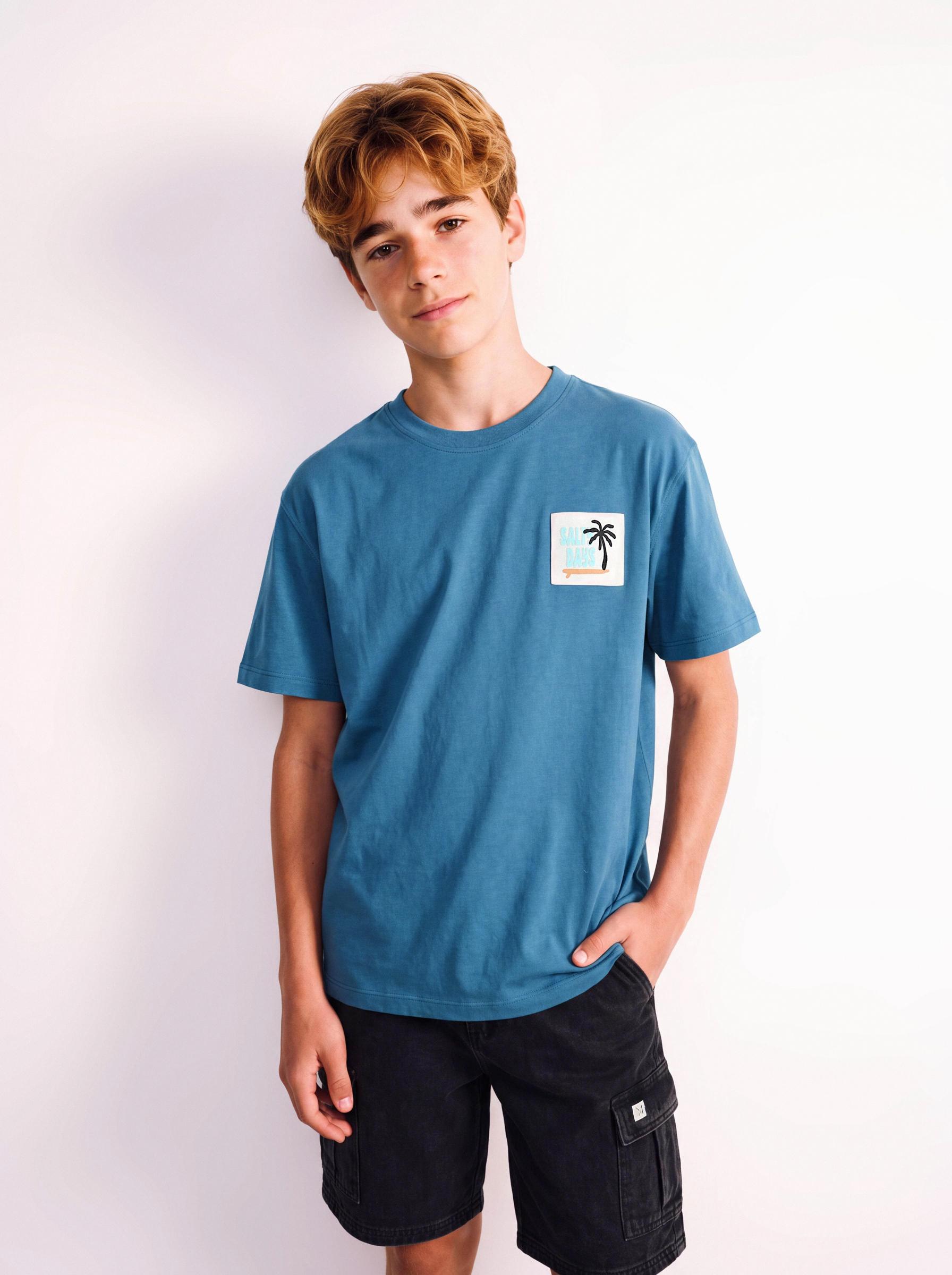 Polera Parche Frontal y Estampado Textura-0