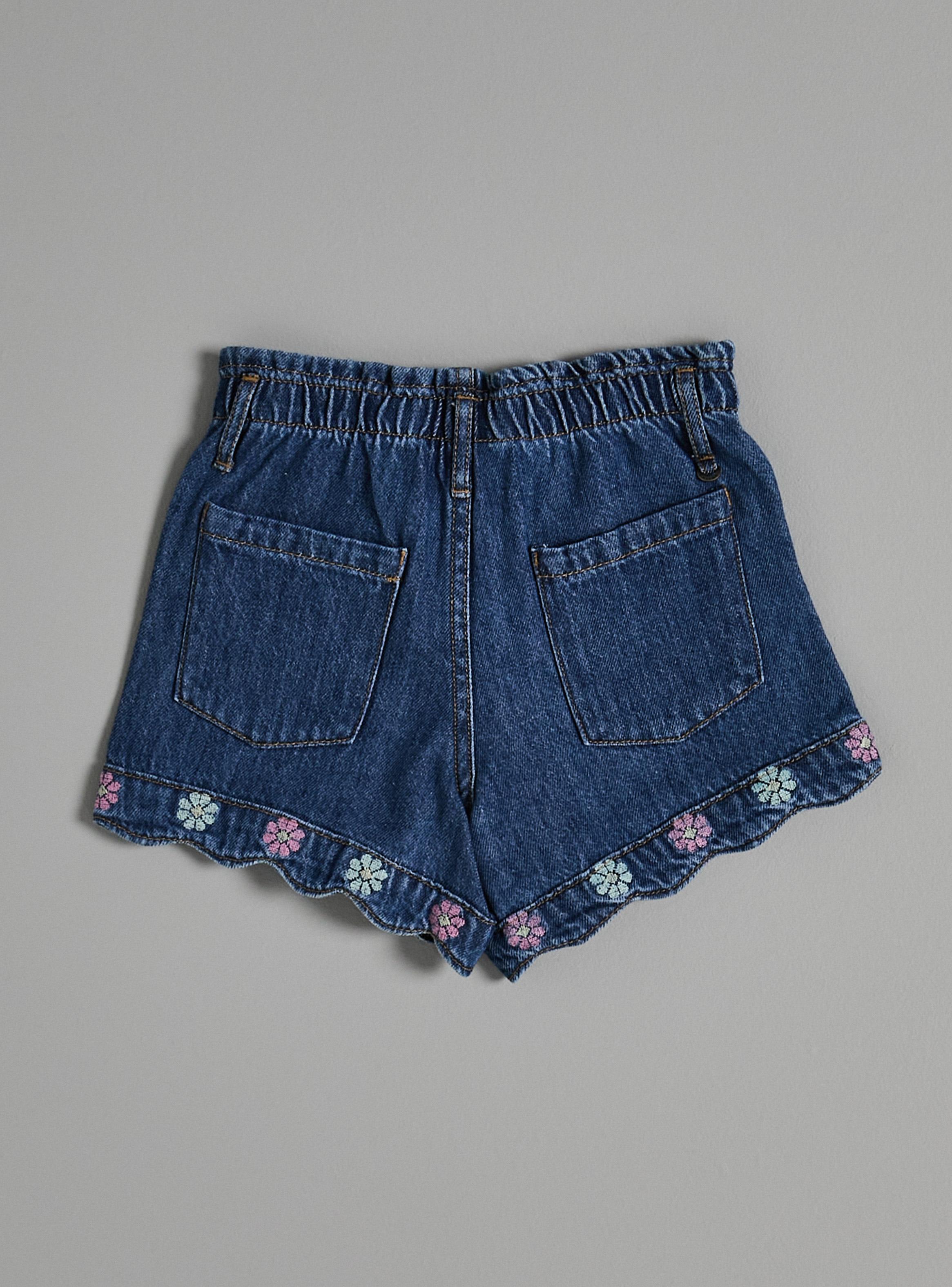 Short con Bordados en la Basta Mezclilla-2