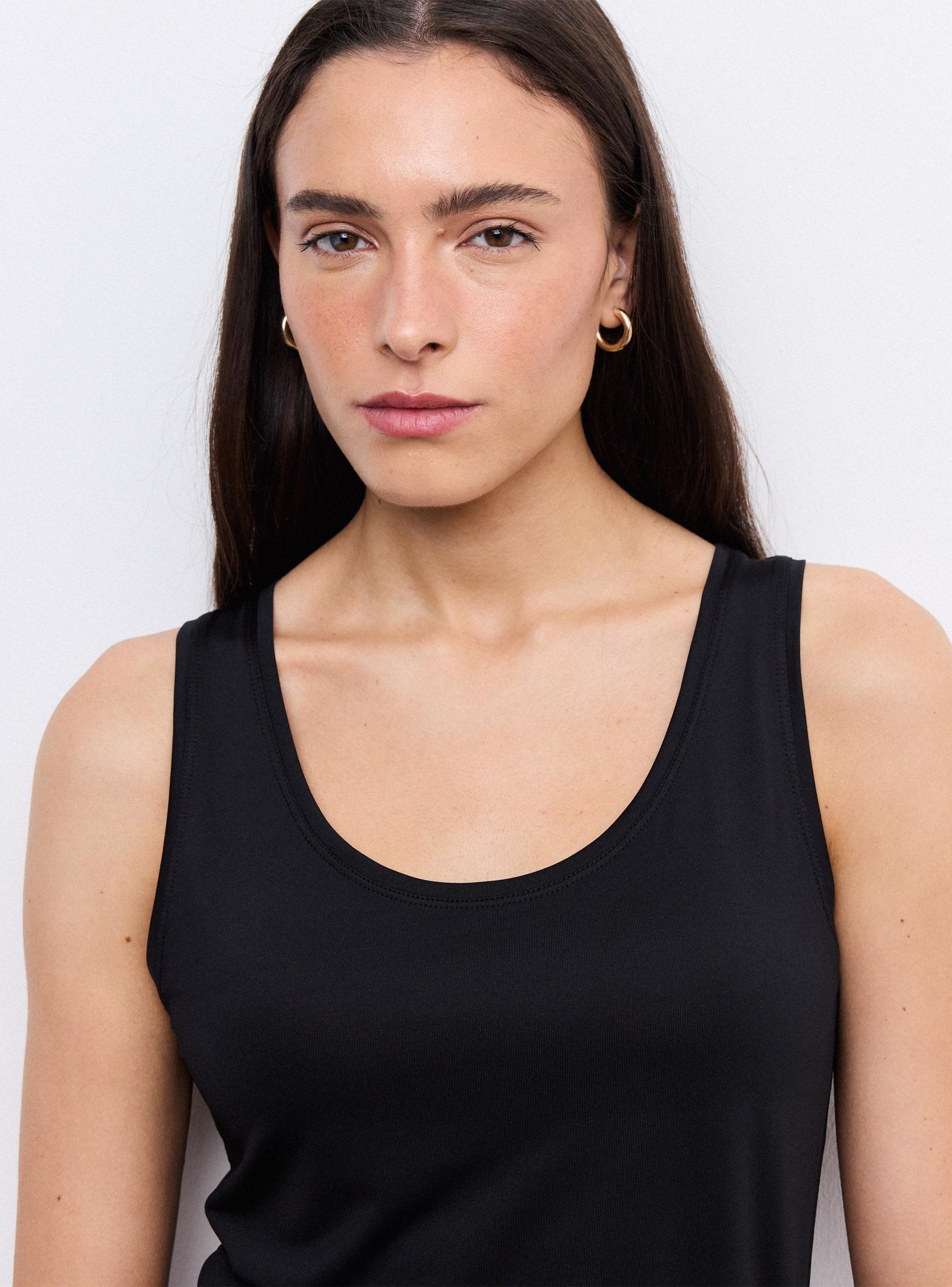 Polera Básica sin Mangas Ajustada Cuello Redondo-2