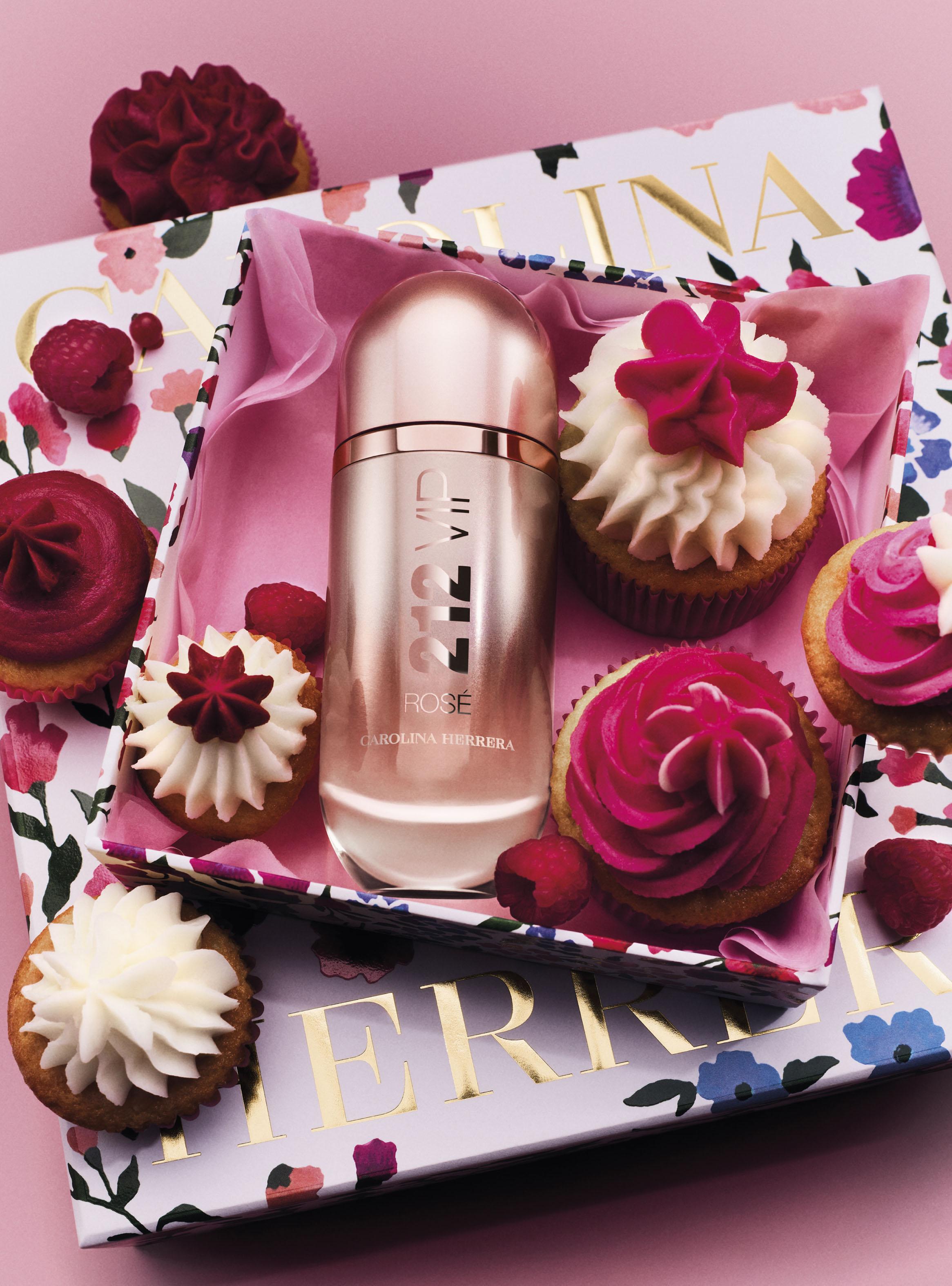 Set Perfume 212 VIP Rosé EDP Mujer 80 ml + Loción Corporal 100 ml + EDP 10 ml-2