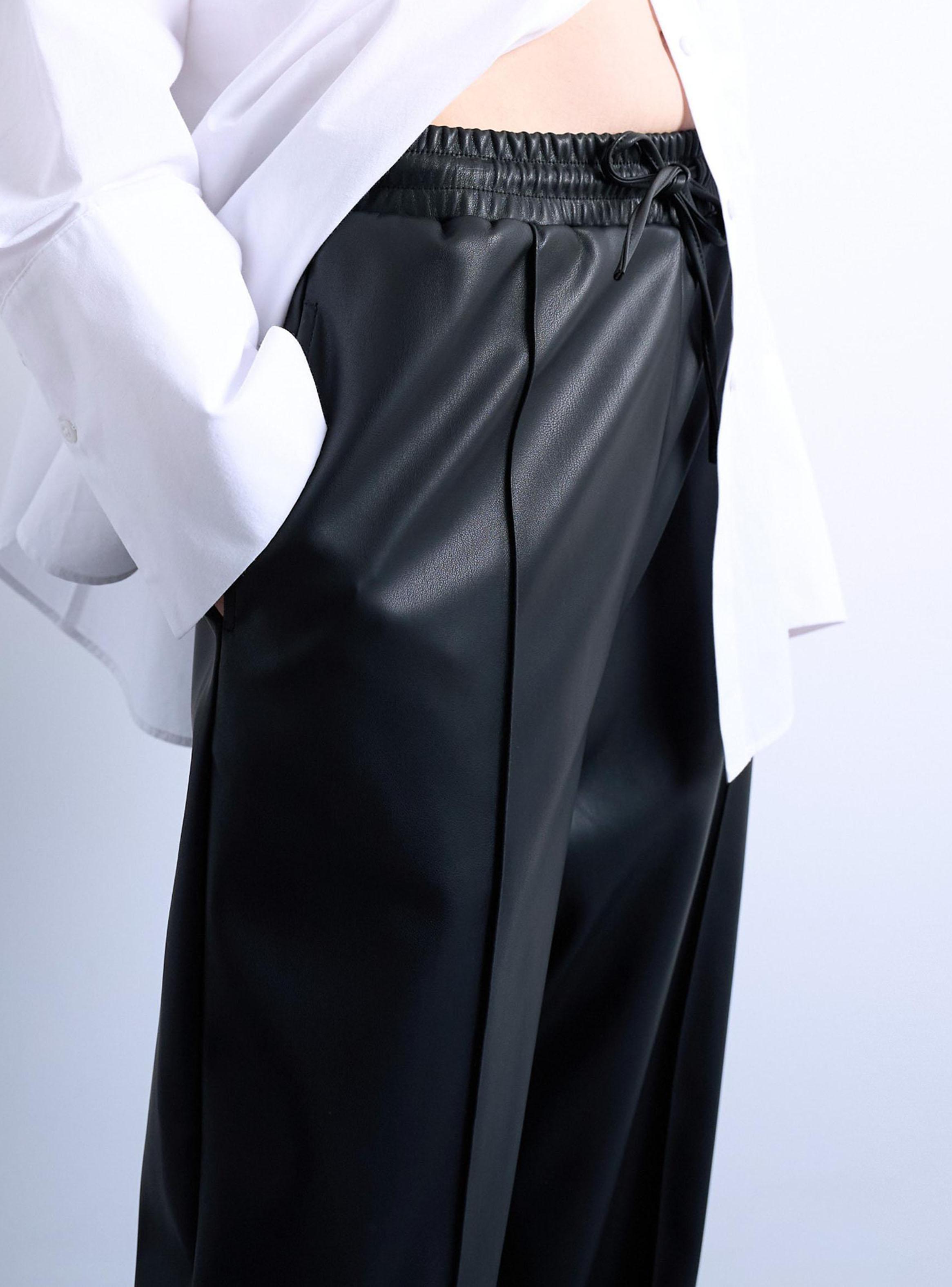 Jogger Milla Efecto Cuero-2