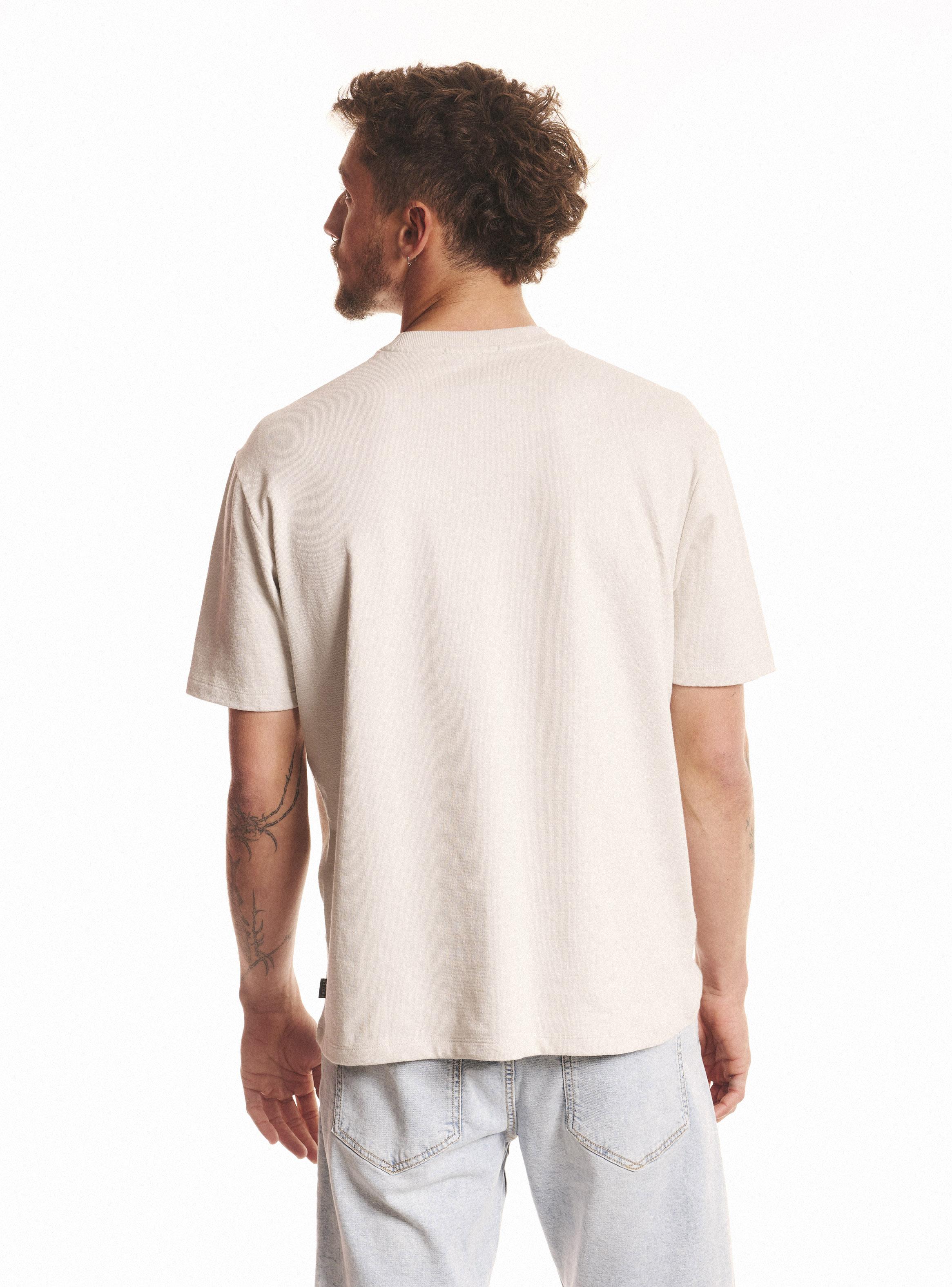 Polera Relajada Estampado Elevado-1
