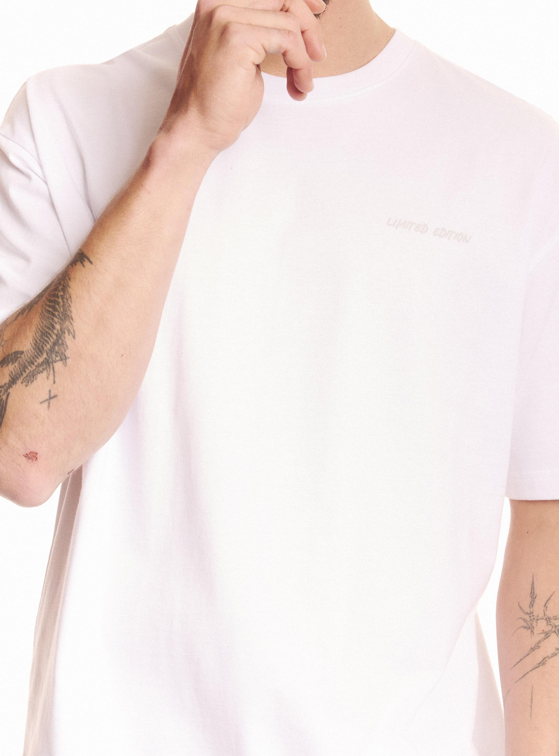 Polera Oversize Estampado y Bordado en Espalda-3