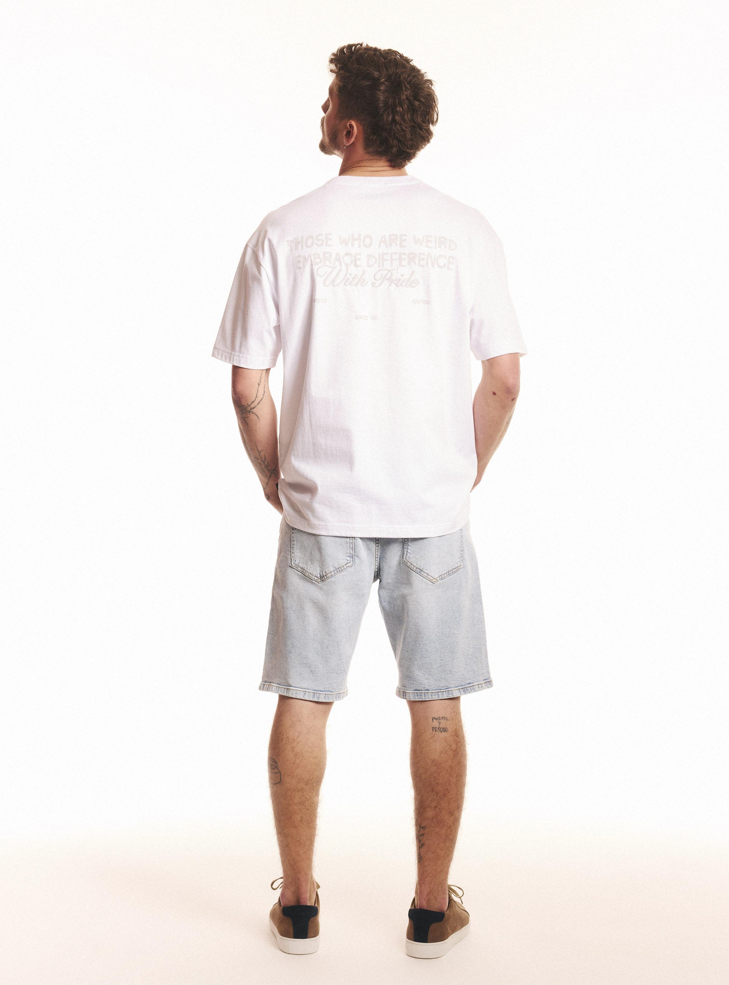 Polera Oversize Estampado y Bordado en Espalda-5