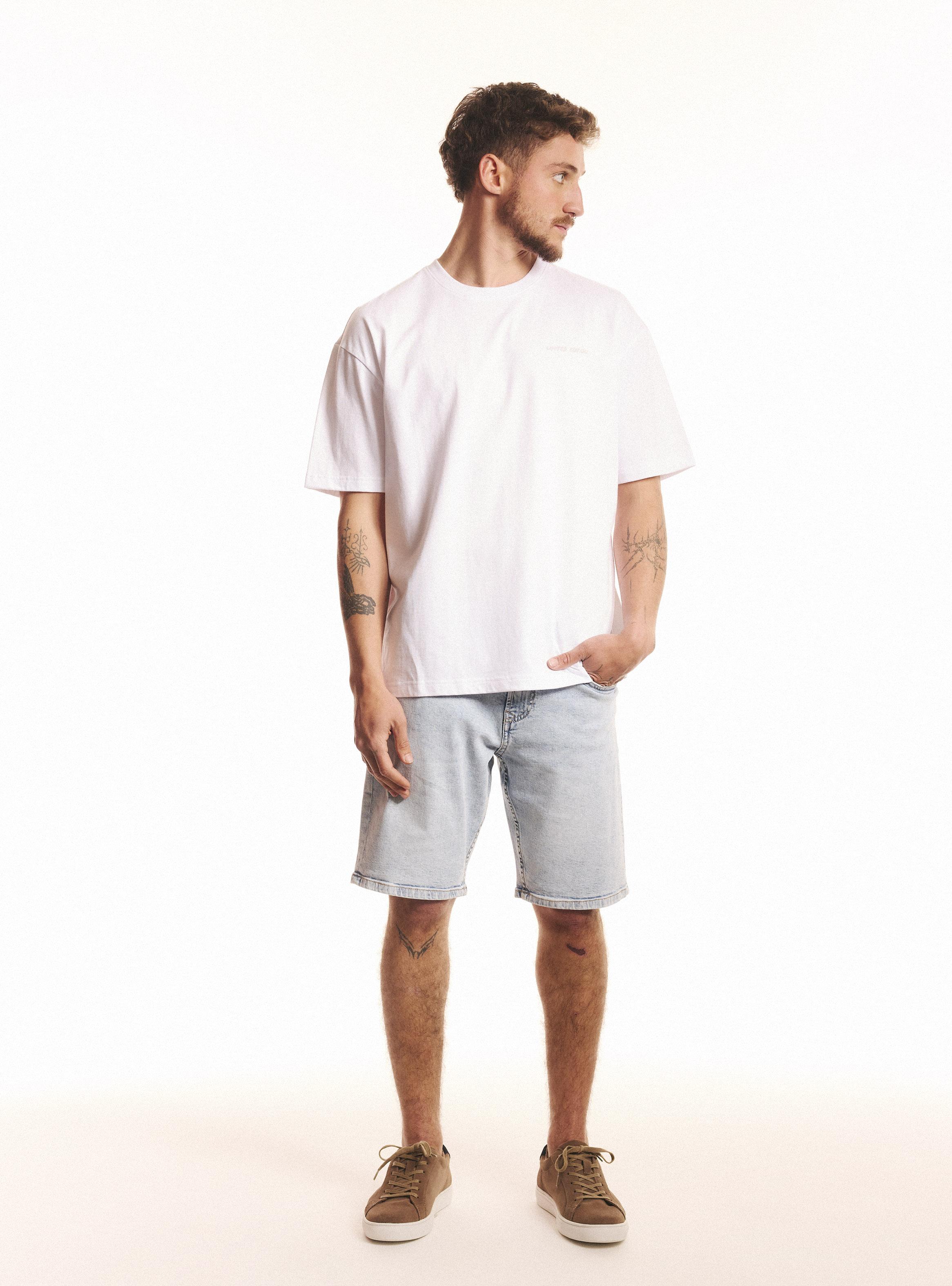 Polera Oversize Estampado y Bordado en Espalda-4