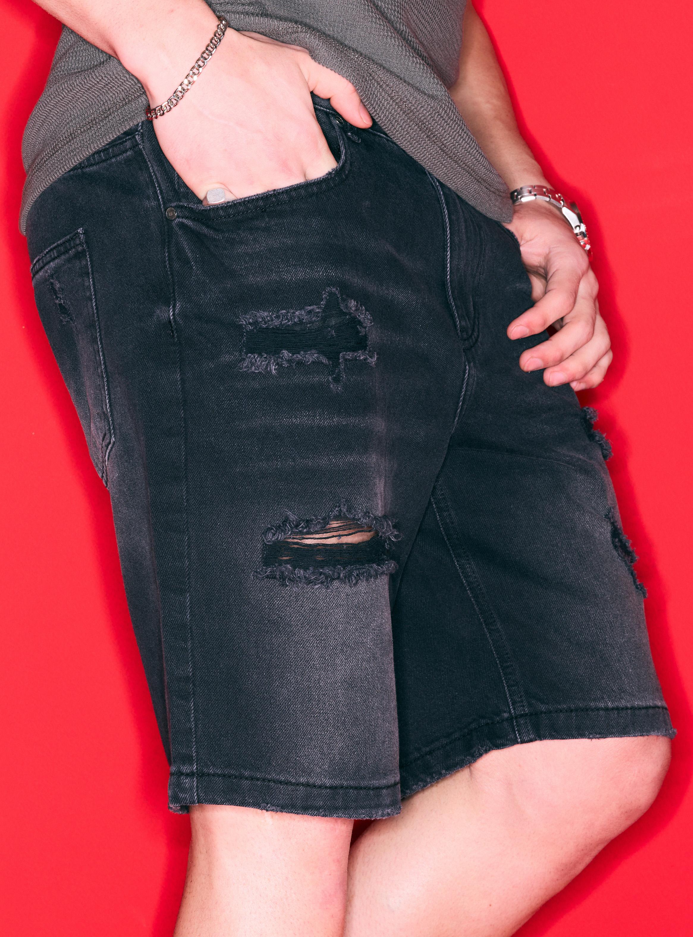 Short Negro con Roturas-2