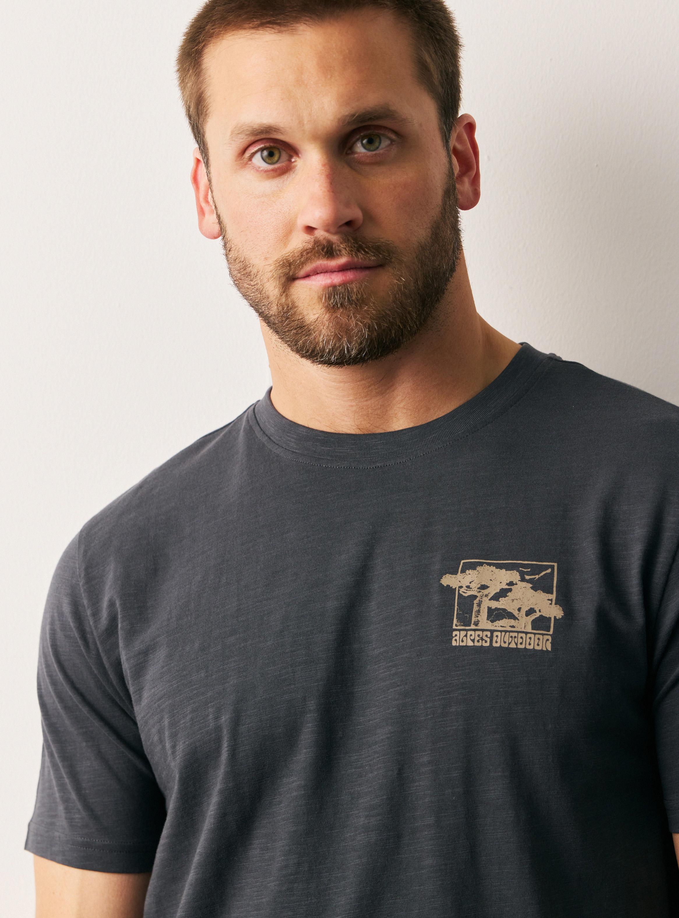 Polera Diseño Estampado en Pecho-2