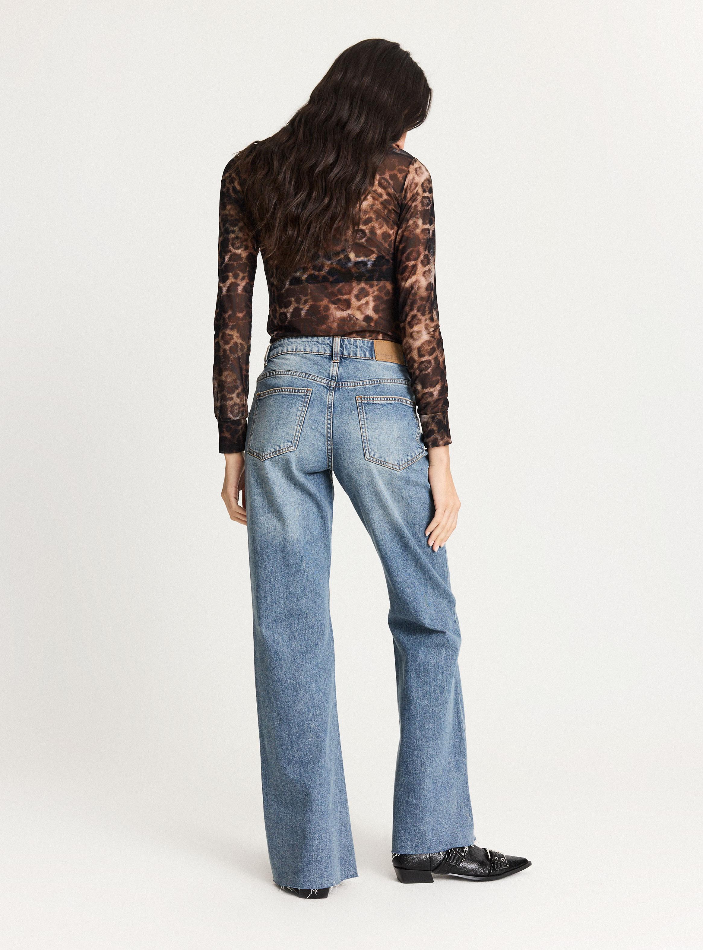 Jeans Flare Básico Tiro Medio-5