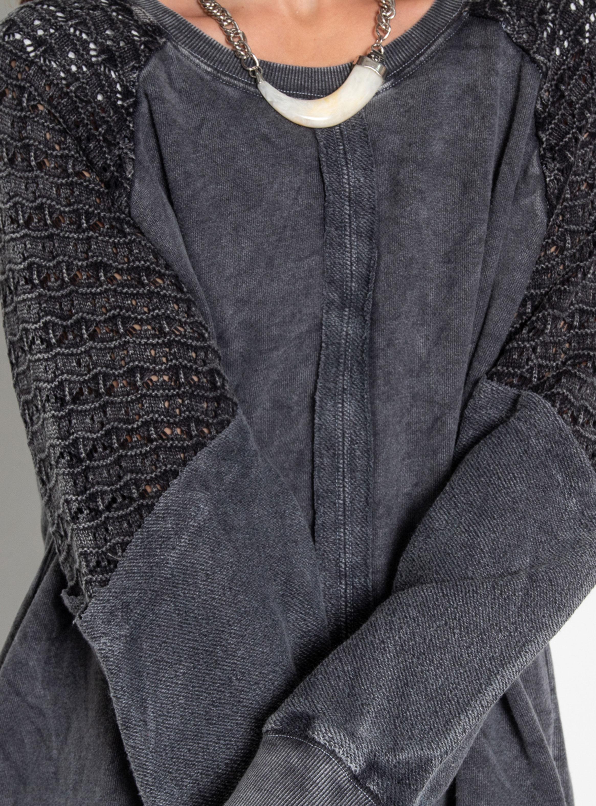 Sweater Acid Wash Manga Larga Escote Redondo y Textura en Manga-2