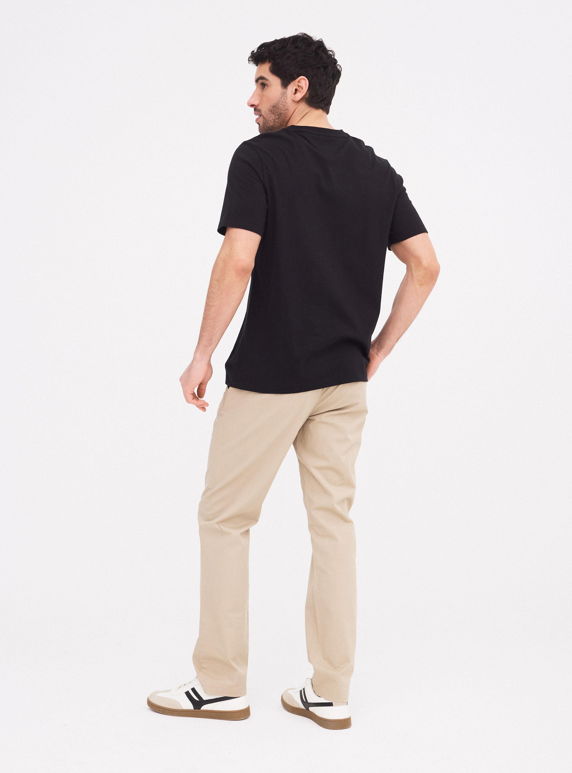 Polera Cuello V Clásica Logo Bordado-5
