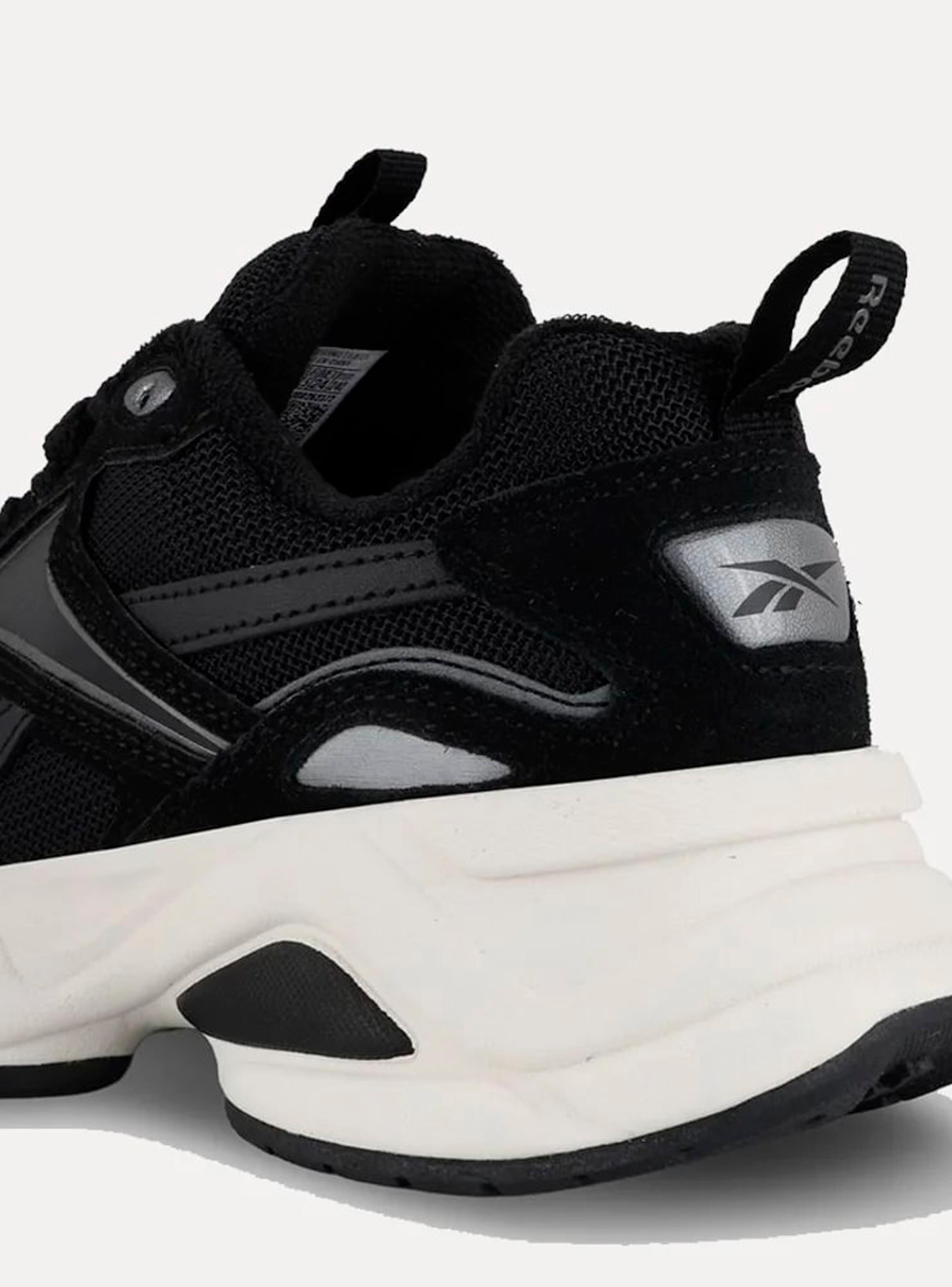 Zapatilla Urbana Mujer Charge-Run-3