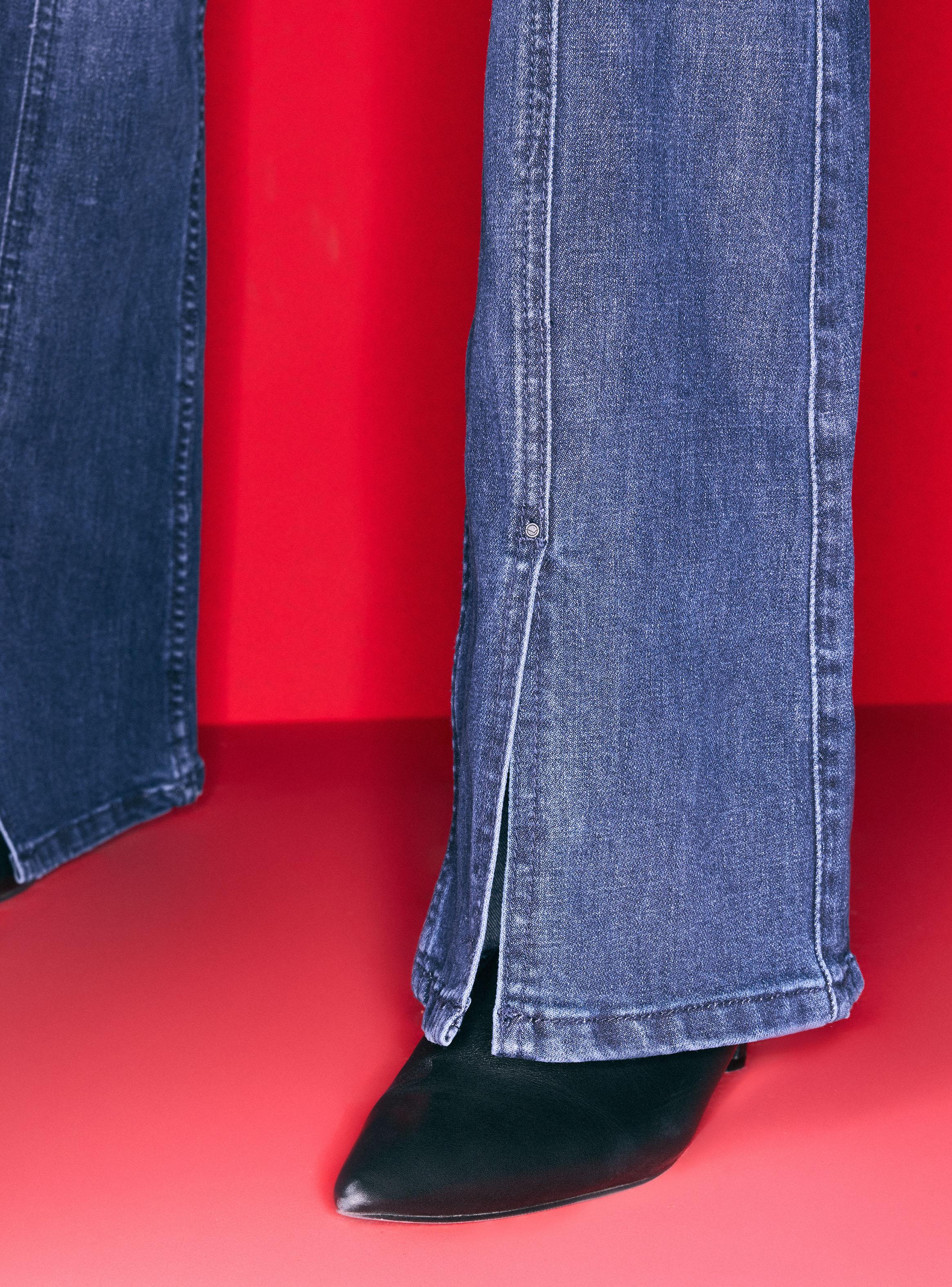 Jeans Flare Fit con Corte Central y Tajali en la Bota-3