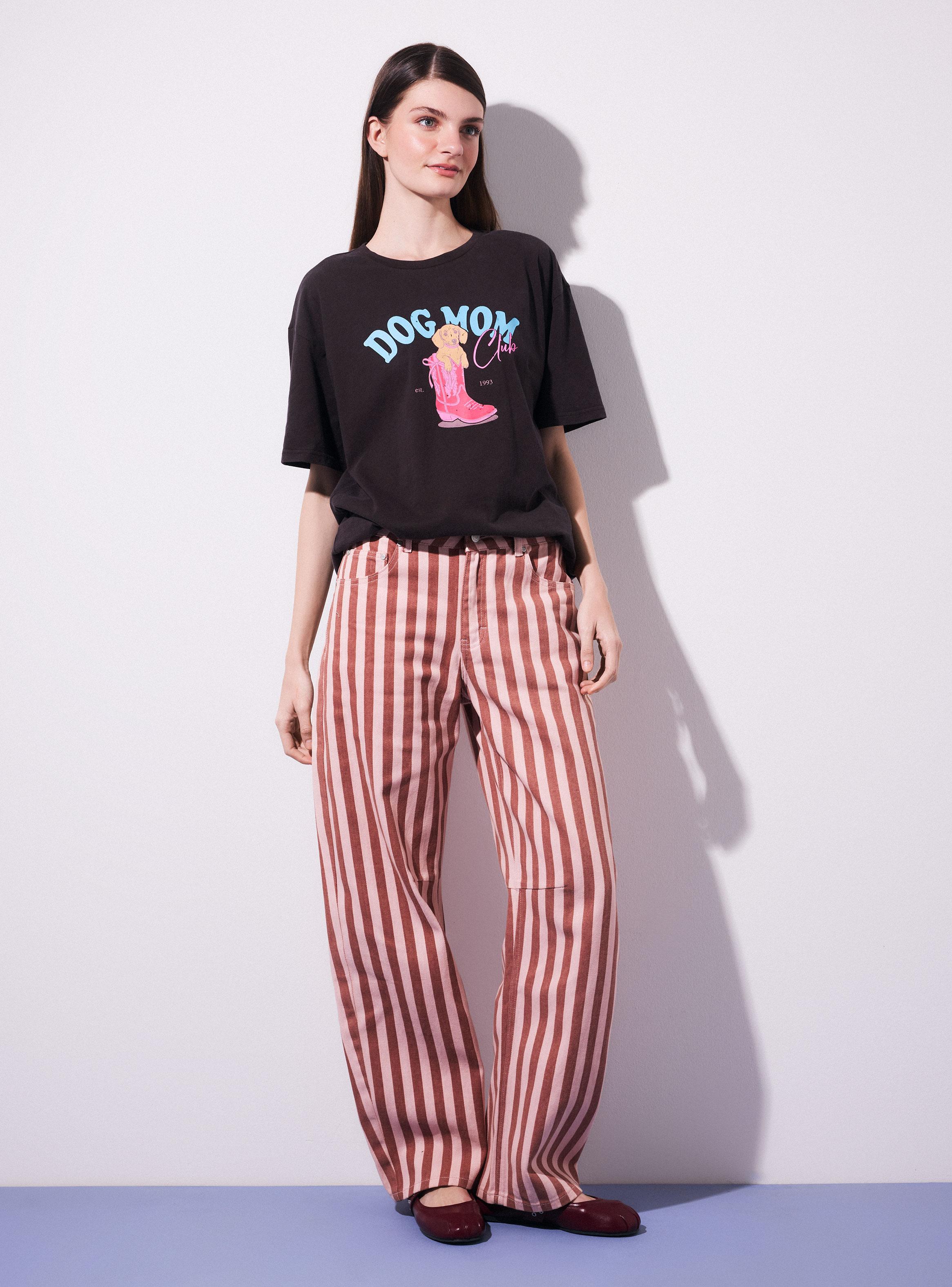 Polera Dog Mom Club Oversize con Cuello Redondo-5