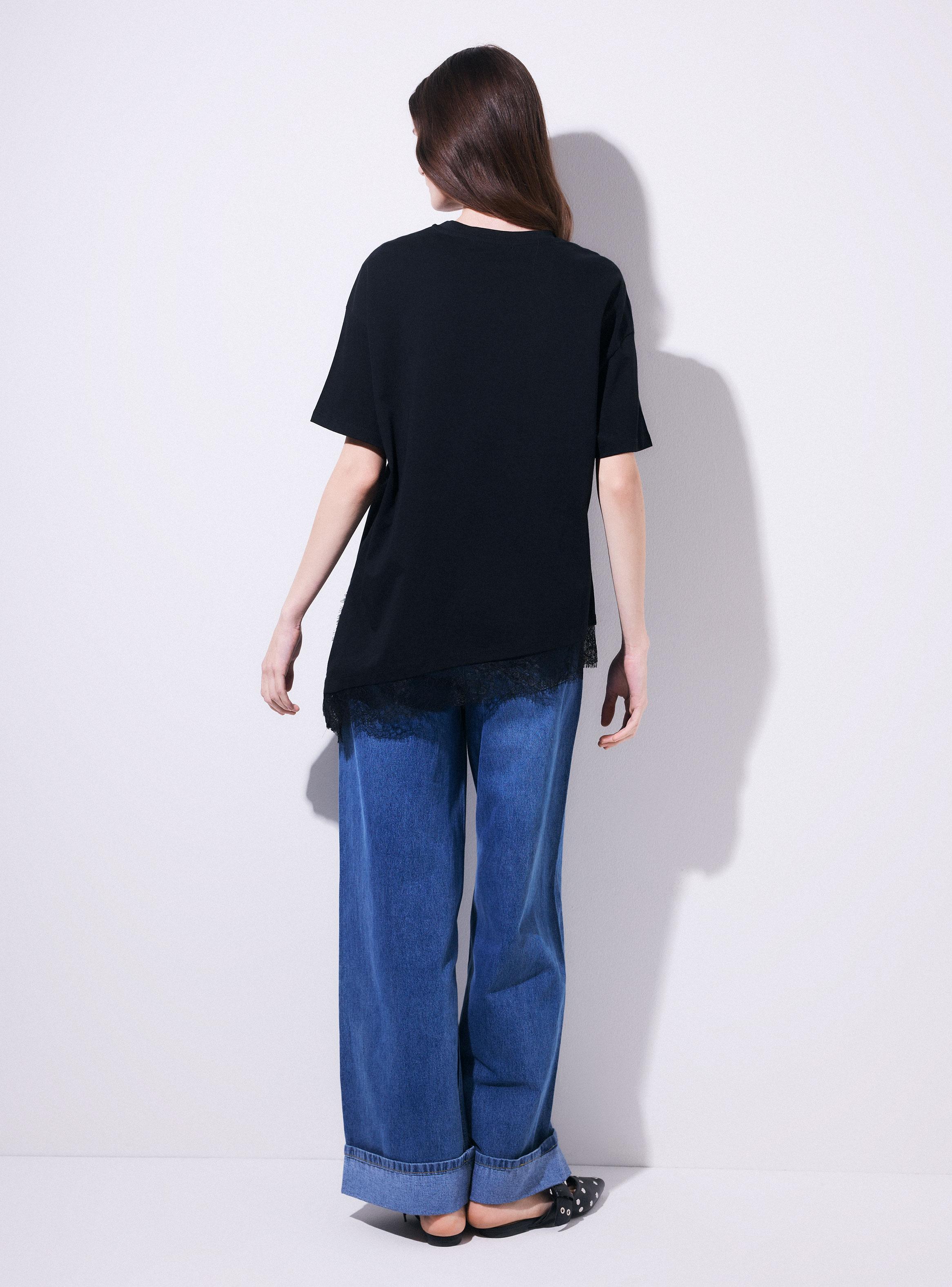 Polera Manga Corta Oversize con Encaje Asimétrico-5