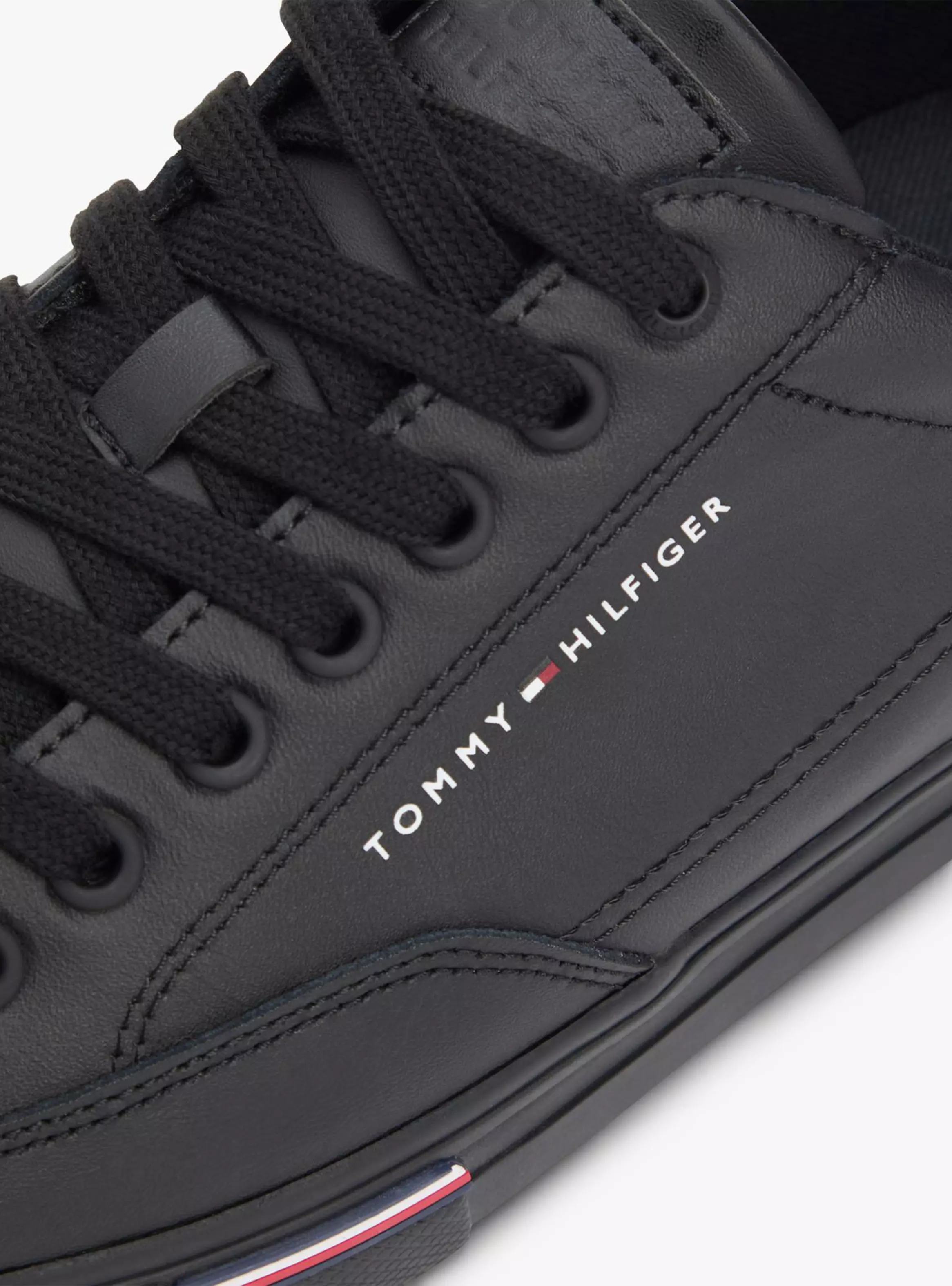 Zapatilla Urbana Cuero Lisa Black Hombre-2
