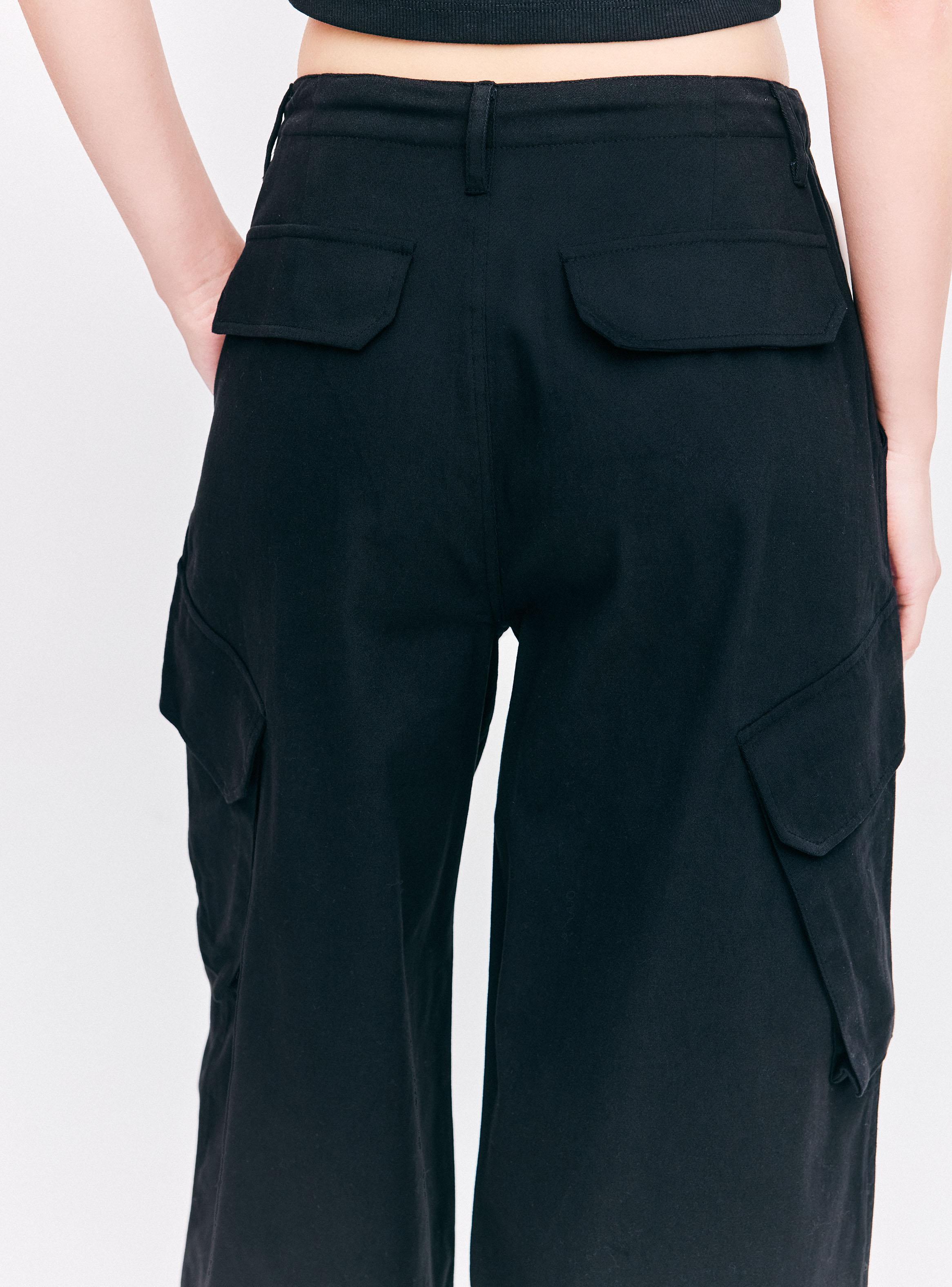 Pantalón Cargo Medio con Bolsillos-3
