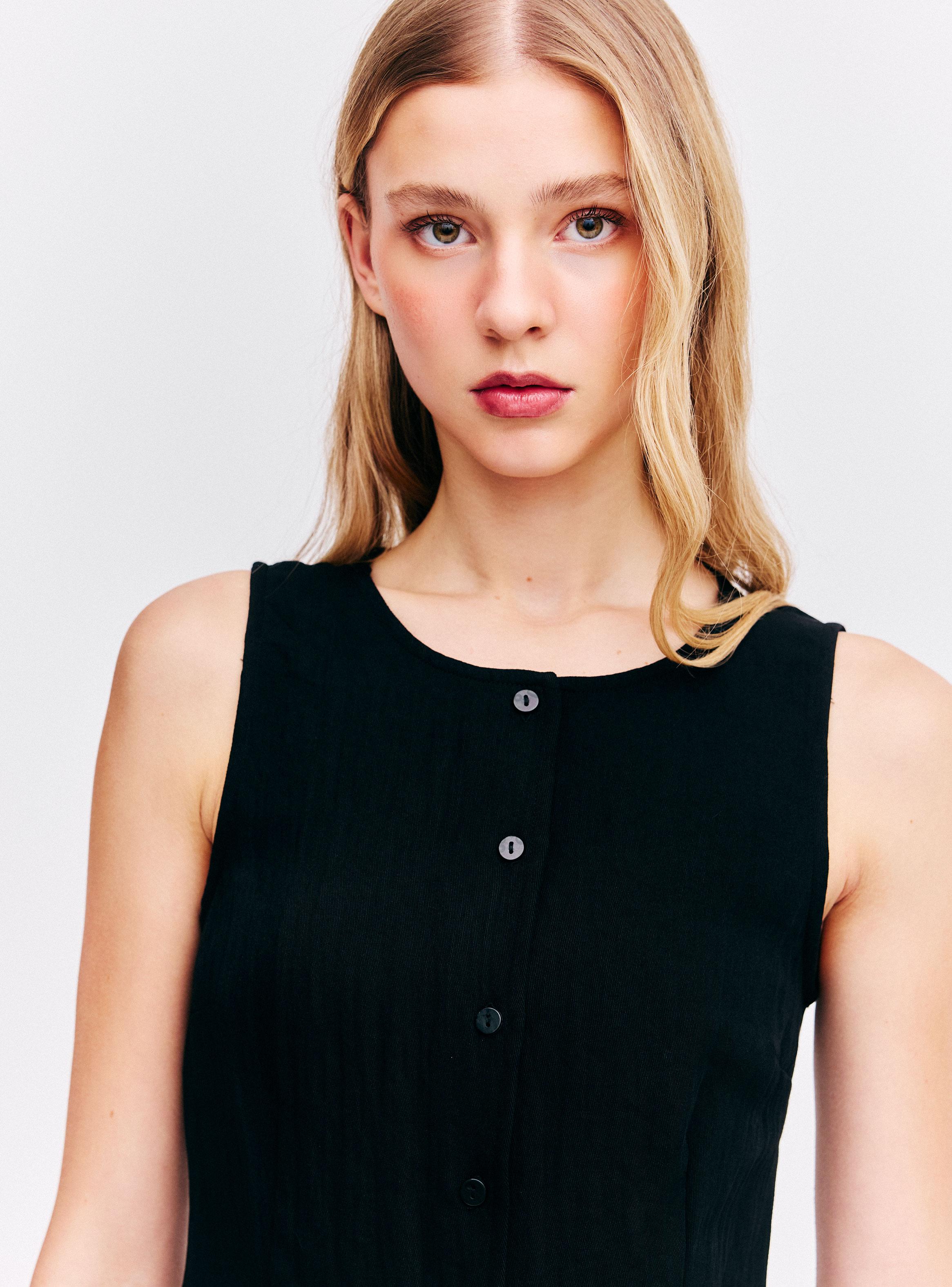 Blusa Tipo Vest Cuello Redondo con Botones-2