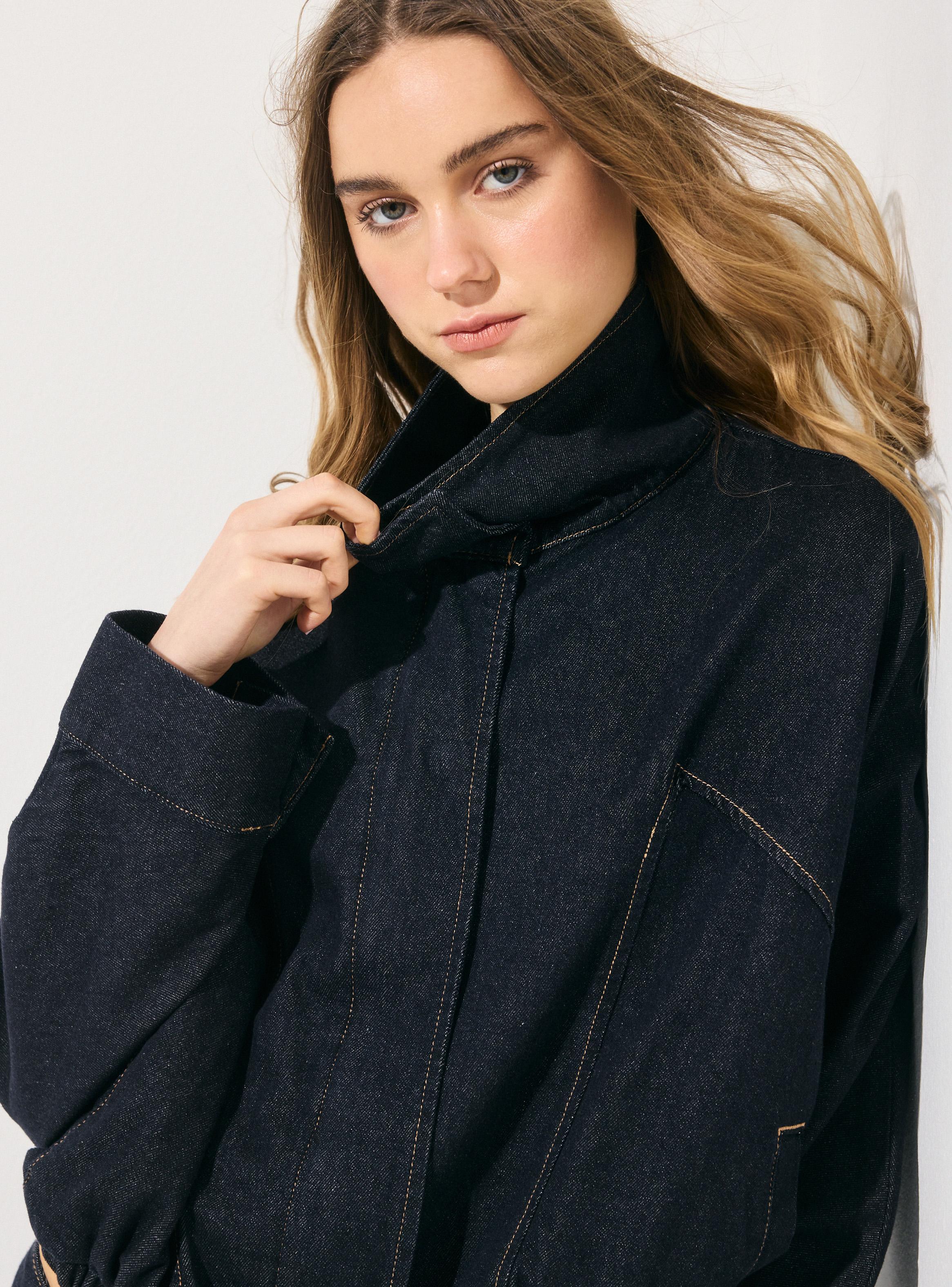 Chaqueta Denim Oversize Cuello Alto Ajuste en Cintura-2