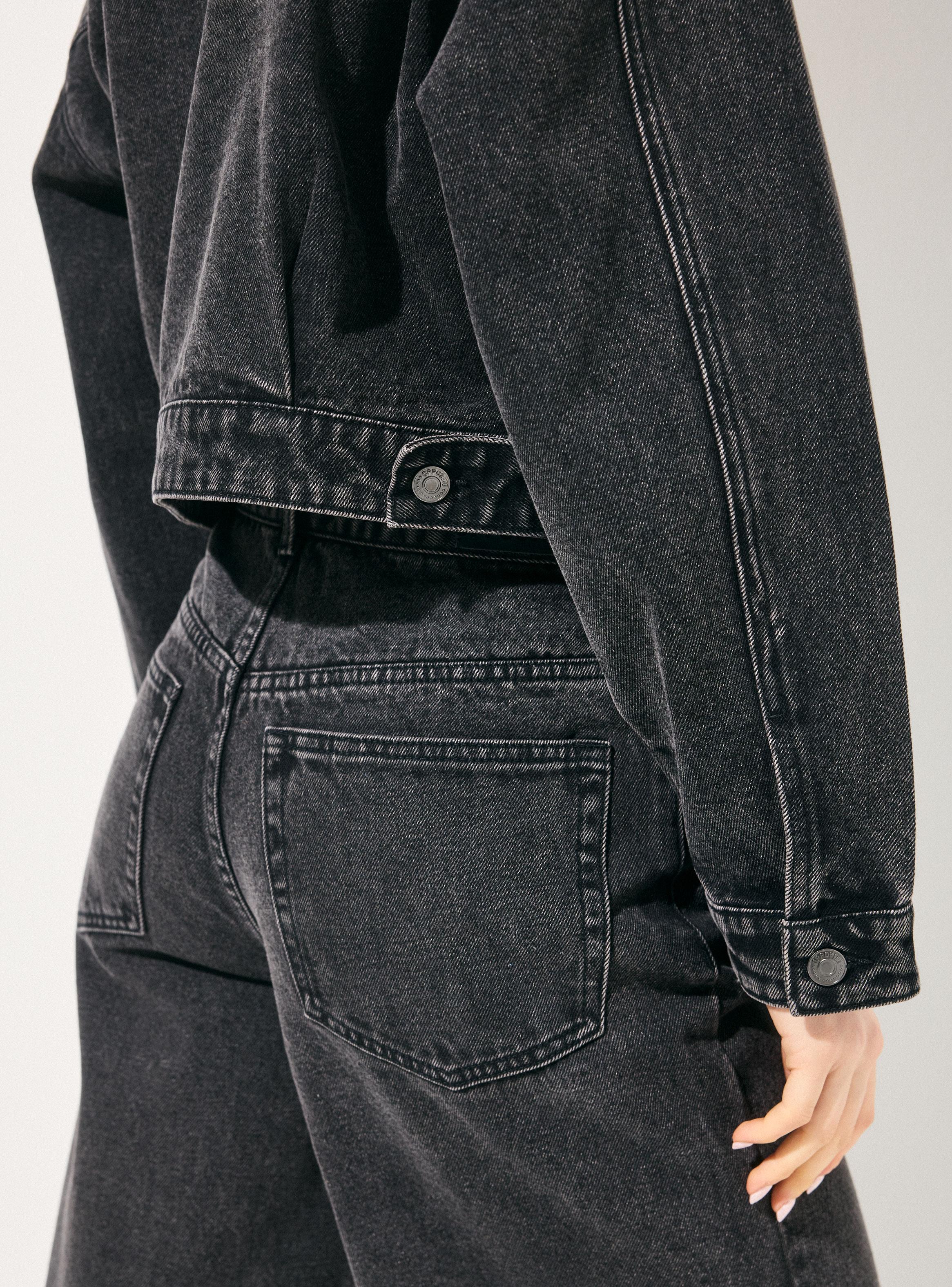 Chaqueta Denim Cropped con Botones Frontales-2