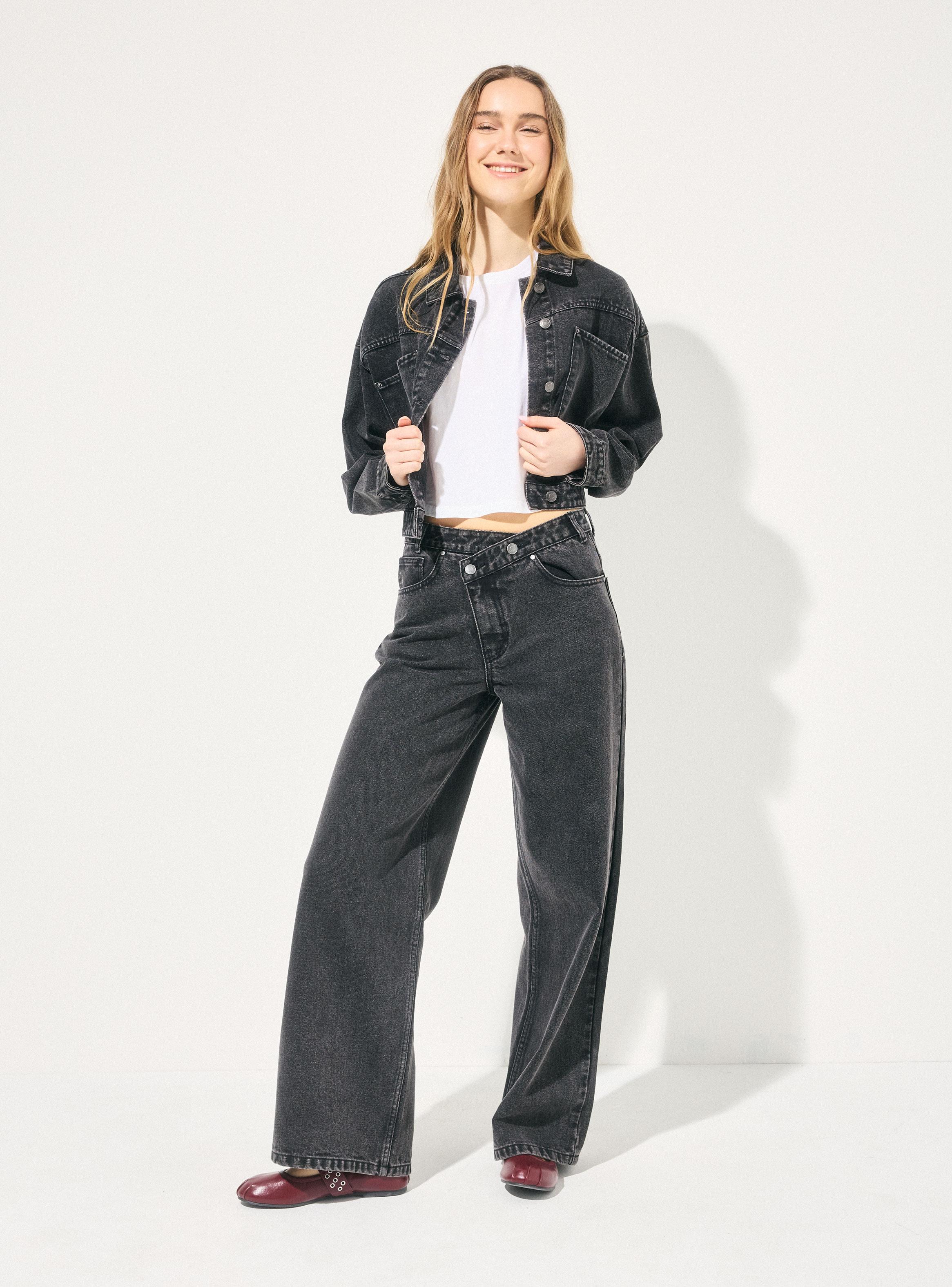 Chaqueta Denim Cropped con Botones Frontales-3