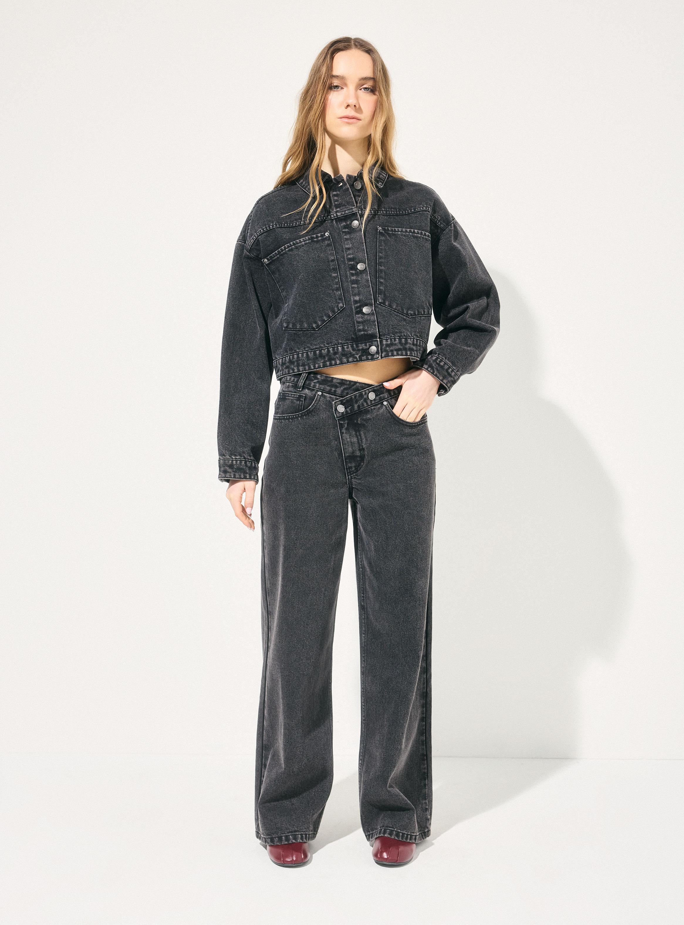 Chaqueta Denim Cropped con Botones Frontales-5