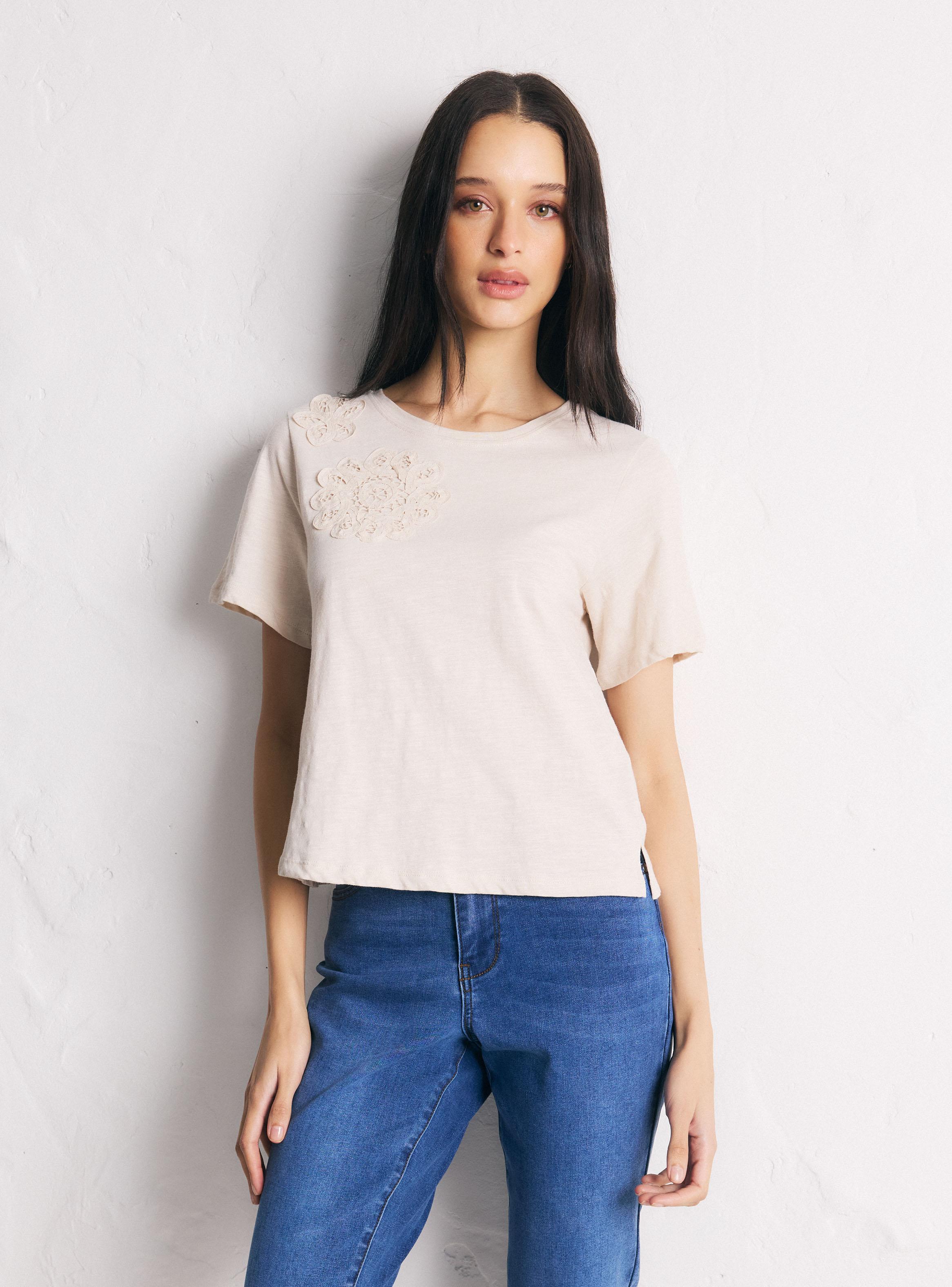 Polera Manga Corta Cuello Redondo Bordado Floral-0