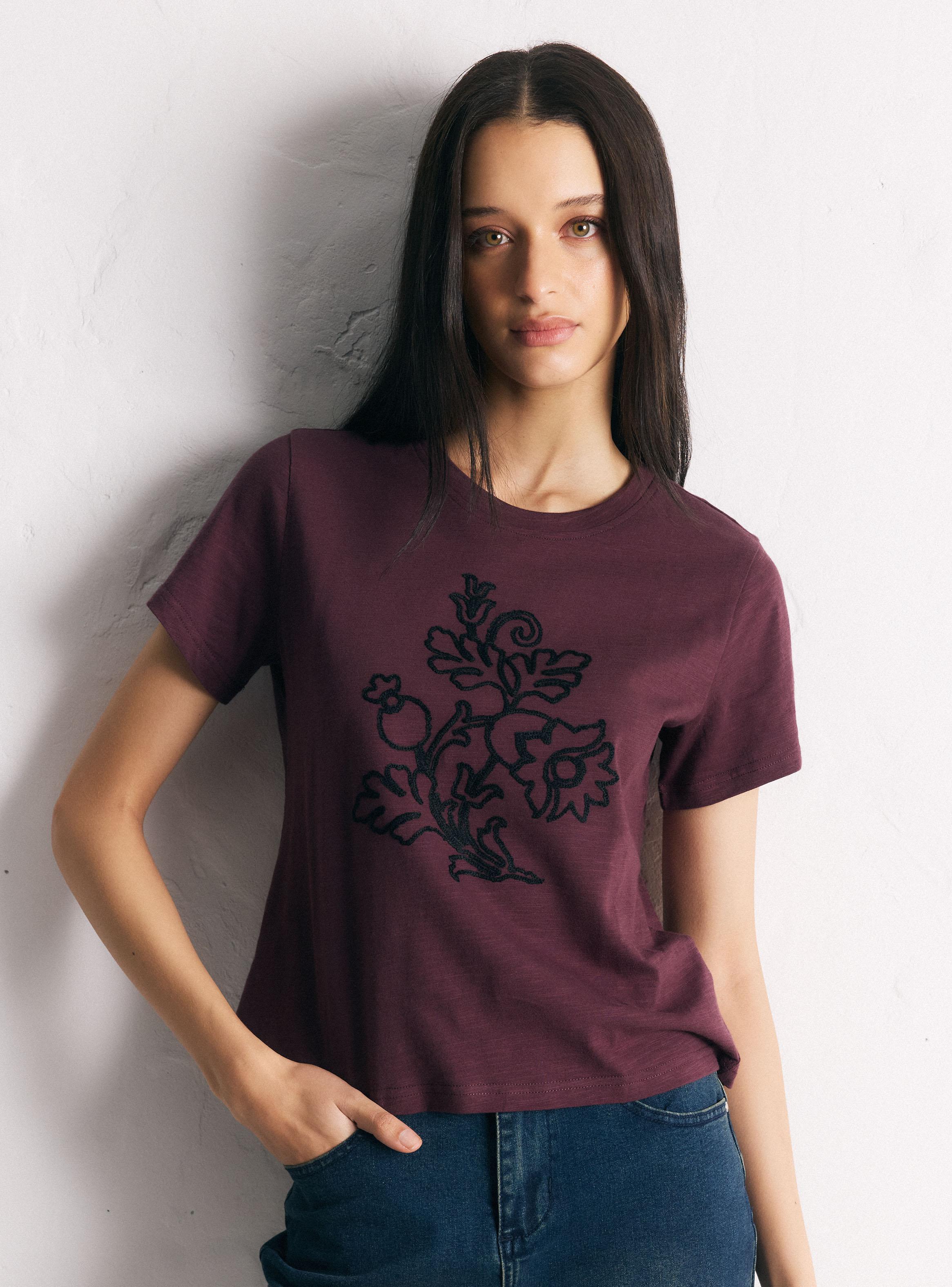 Polera Bordado Floral Manga Corta Cuello Redondo-0