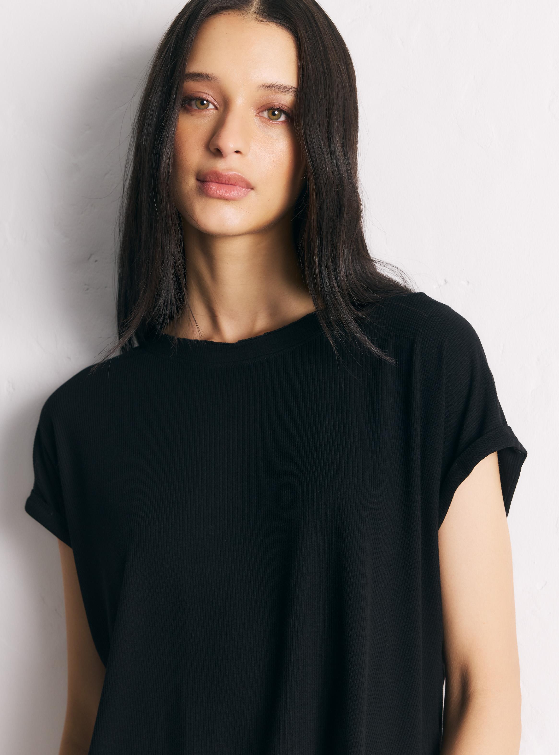 Polera Cuello Redondo Manga Corta Oversize Holgada-2