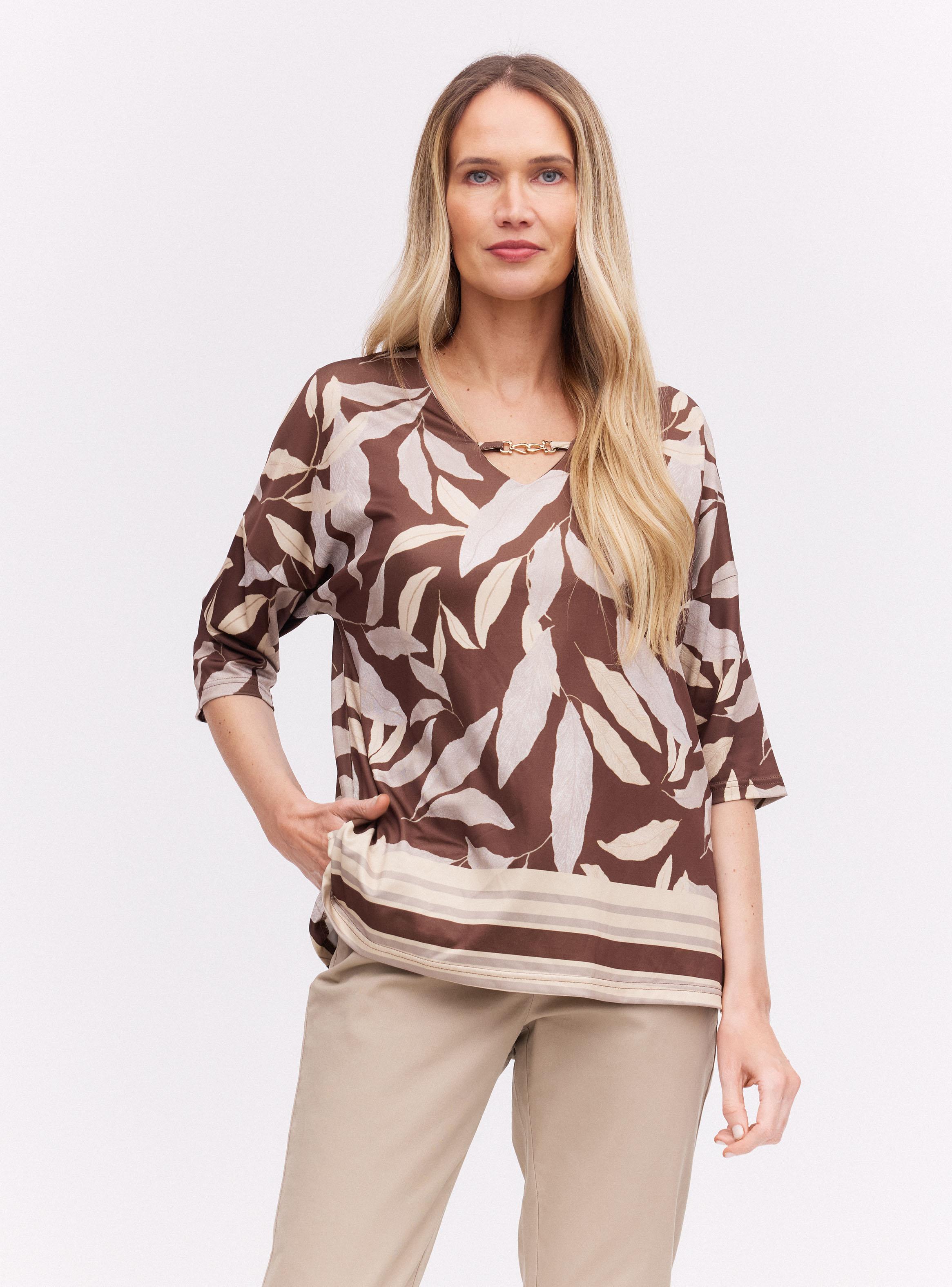 Polera Estampada con Aplicación en Escote-0