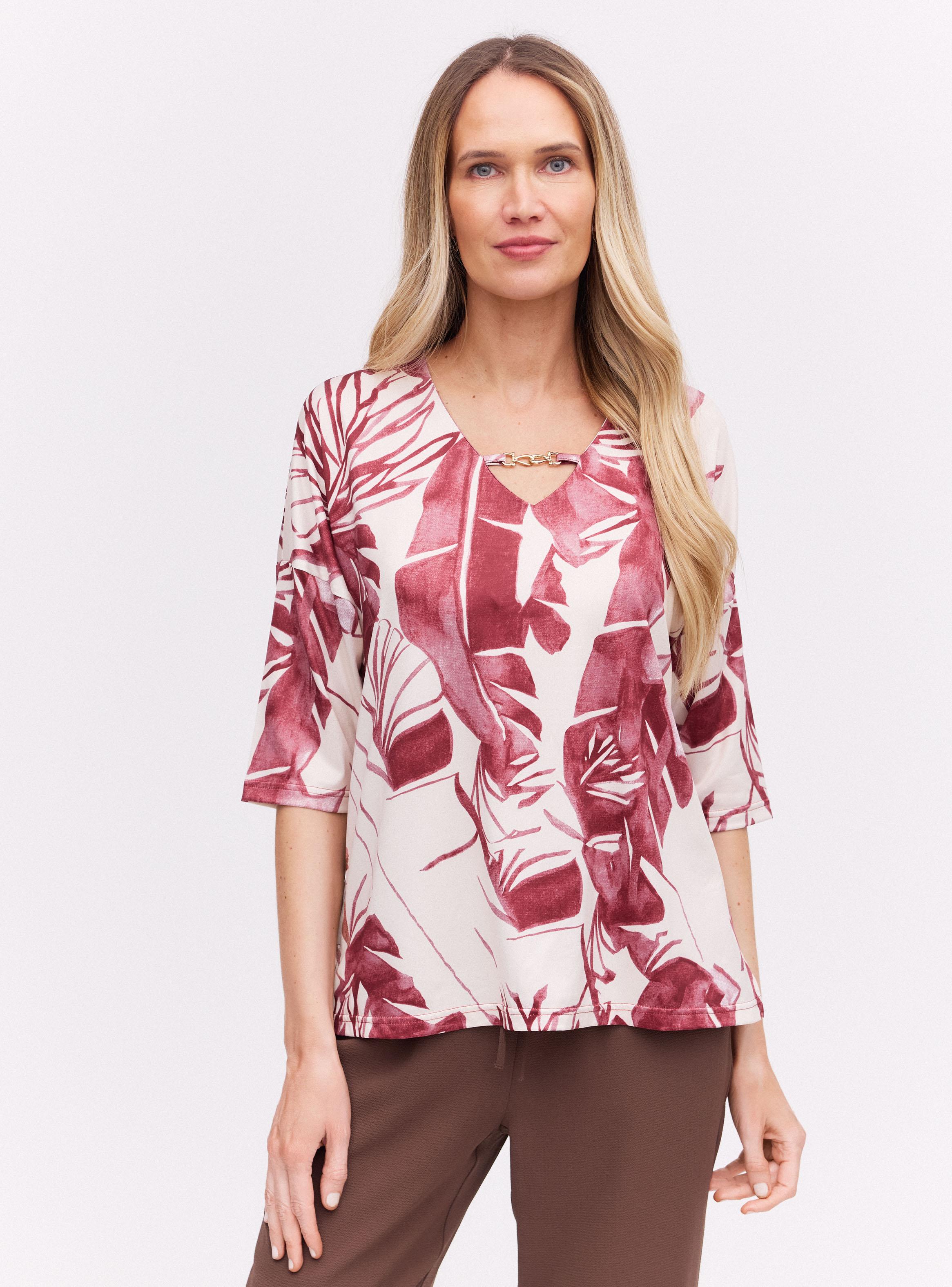 Polera Estampada con Aplicación en Escote-0
