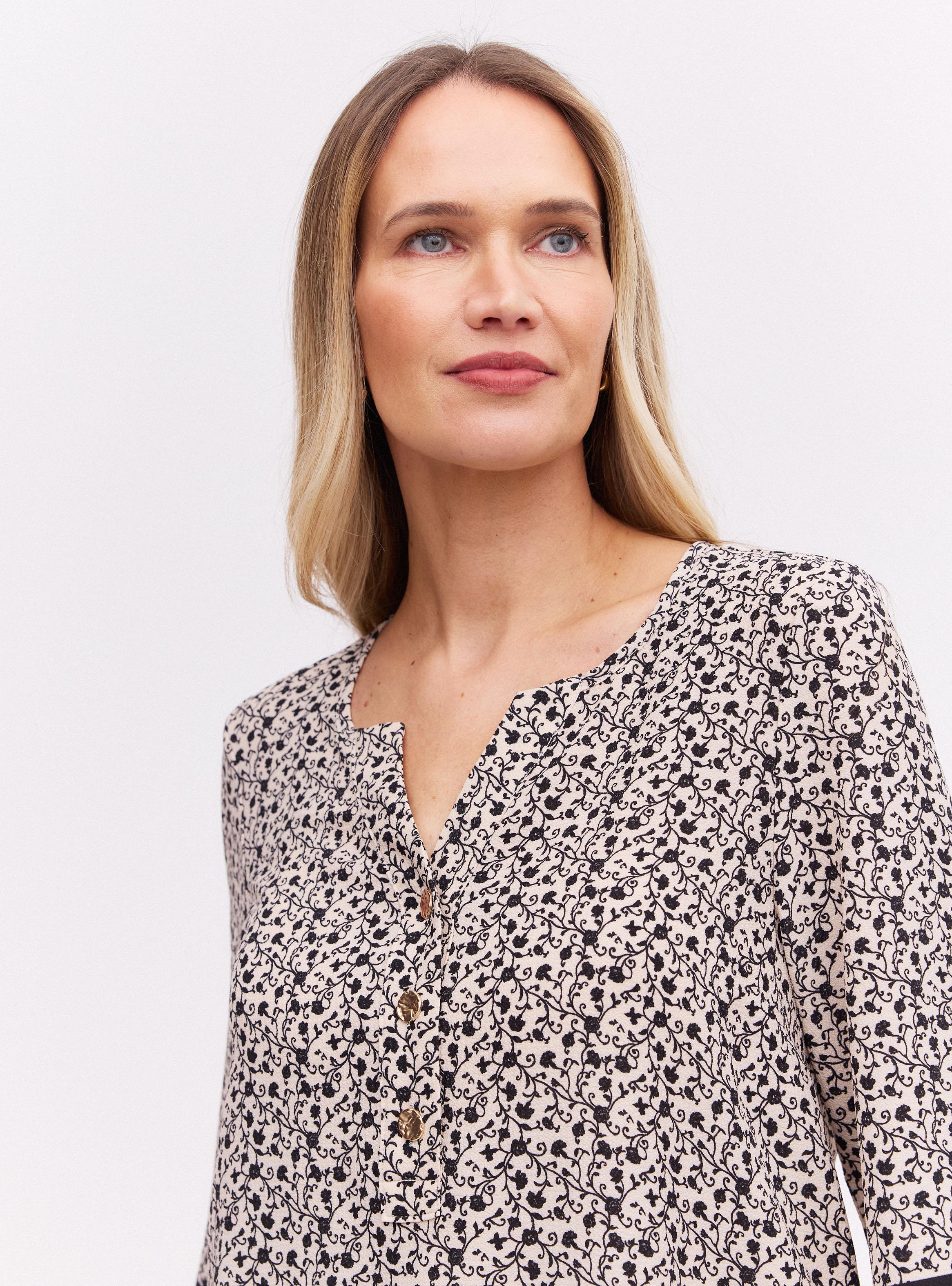Blusa Estampada con Botones Metálicos-2