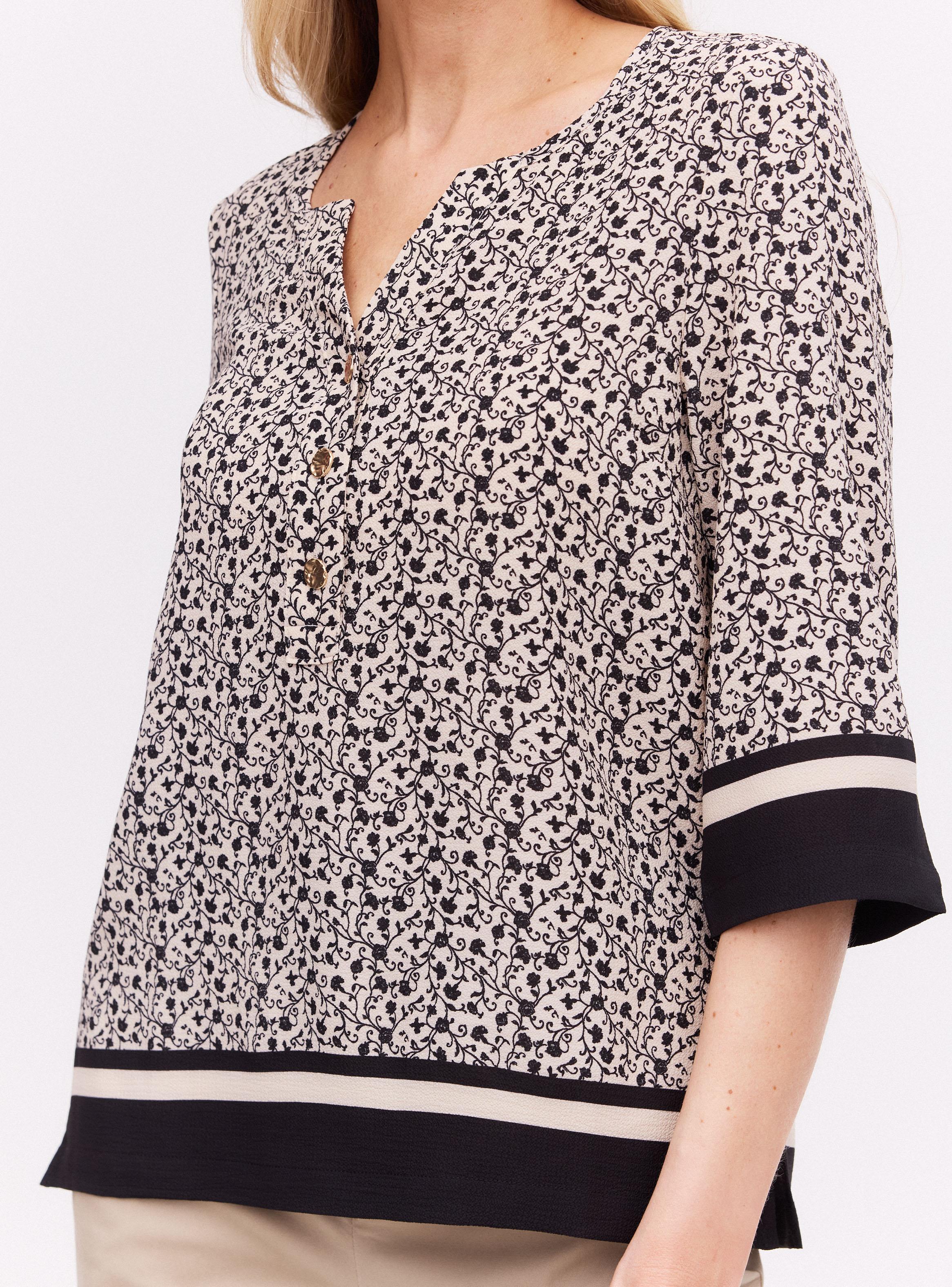 Blusa Estampada con Botones Metálicos-3