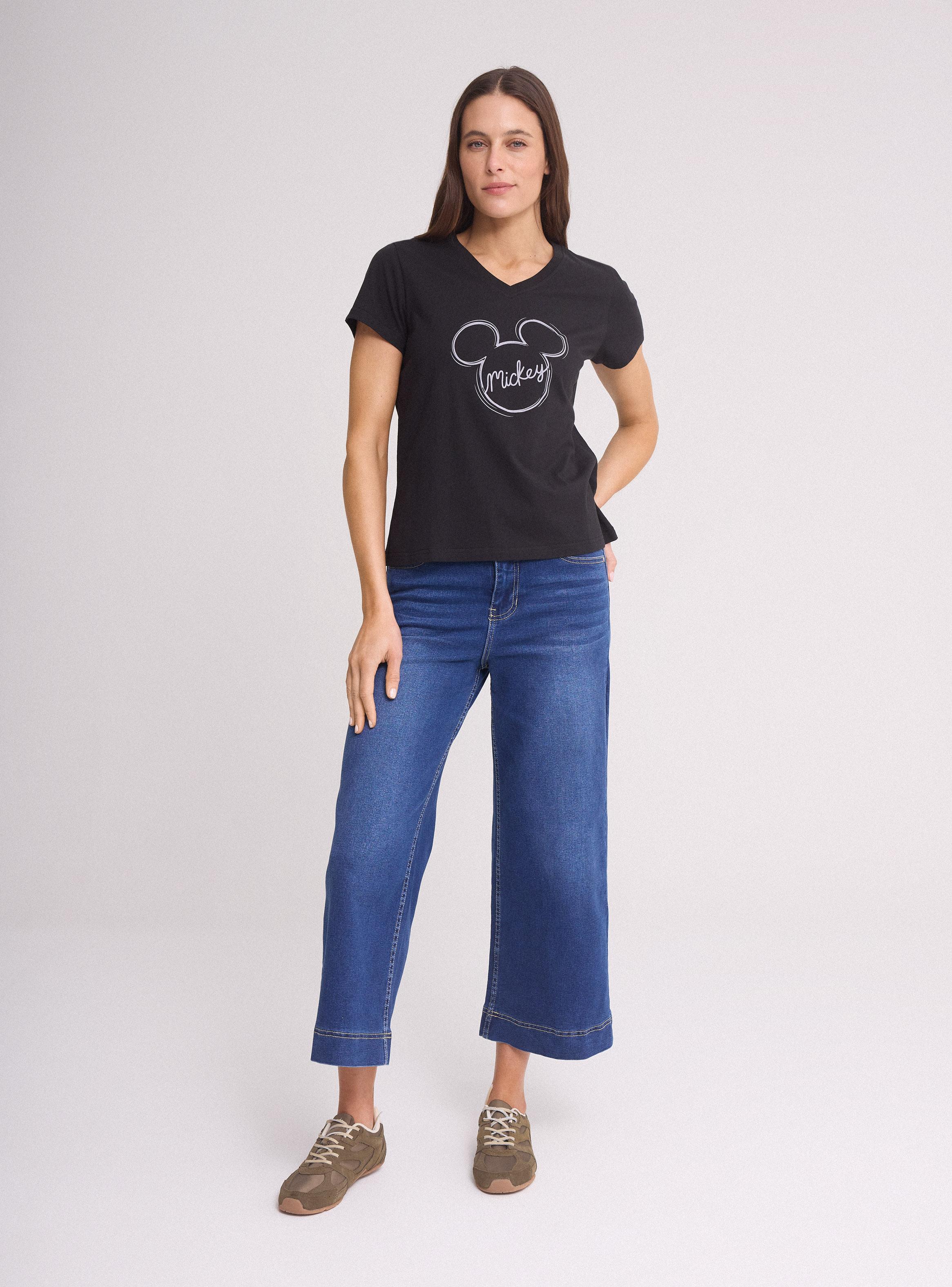 Polera Manga Corta Cuello V Estampado Mickey Mouse-4