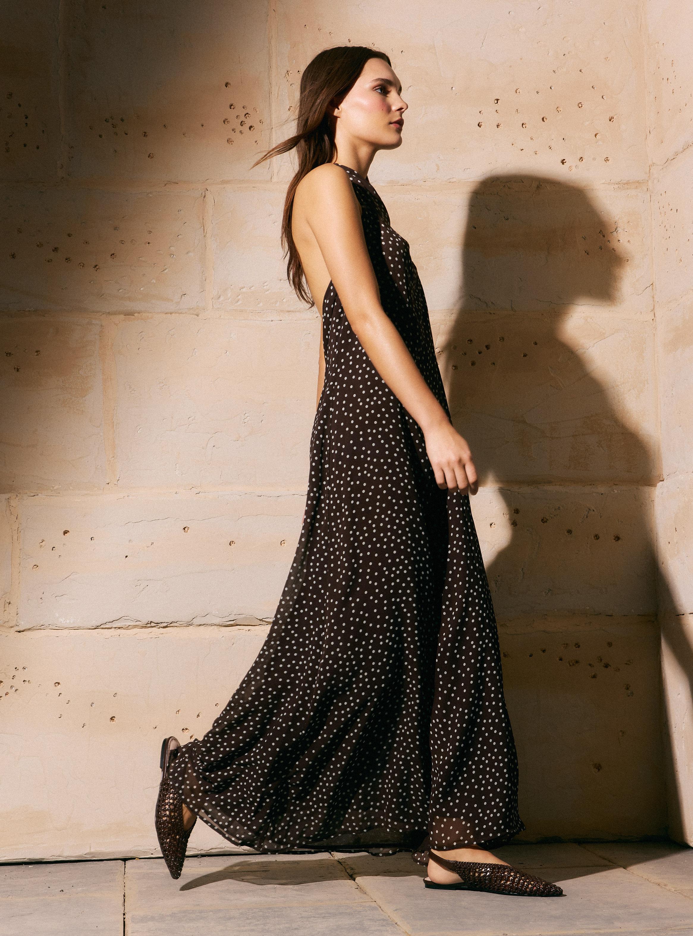 Vestido Maxi Halter Drapeado Lunares y Espalda Abierta-4
