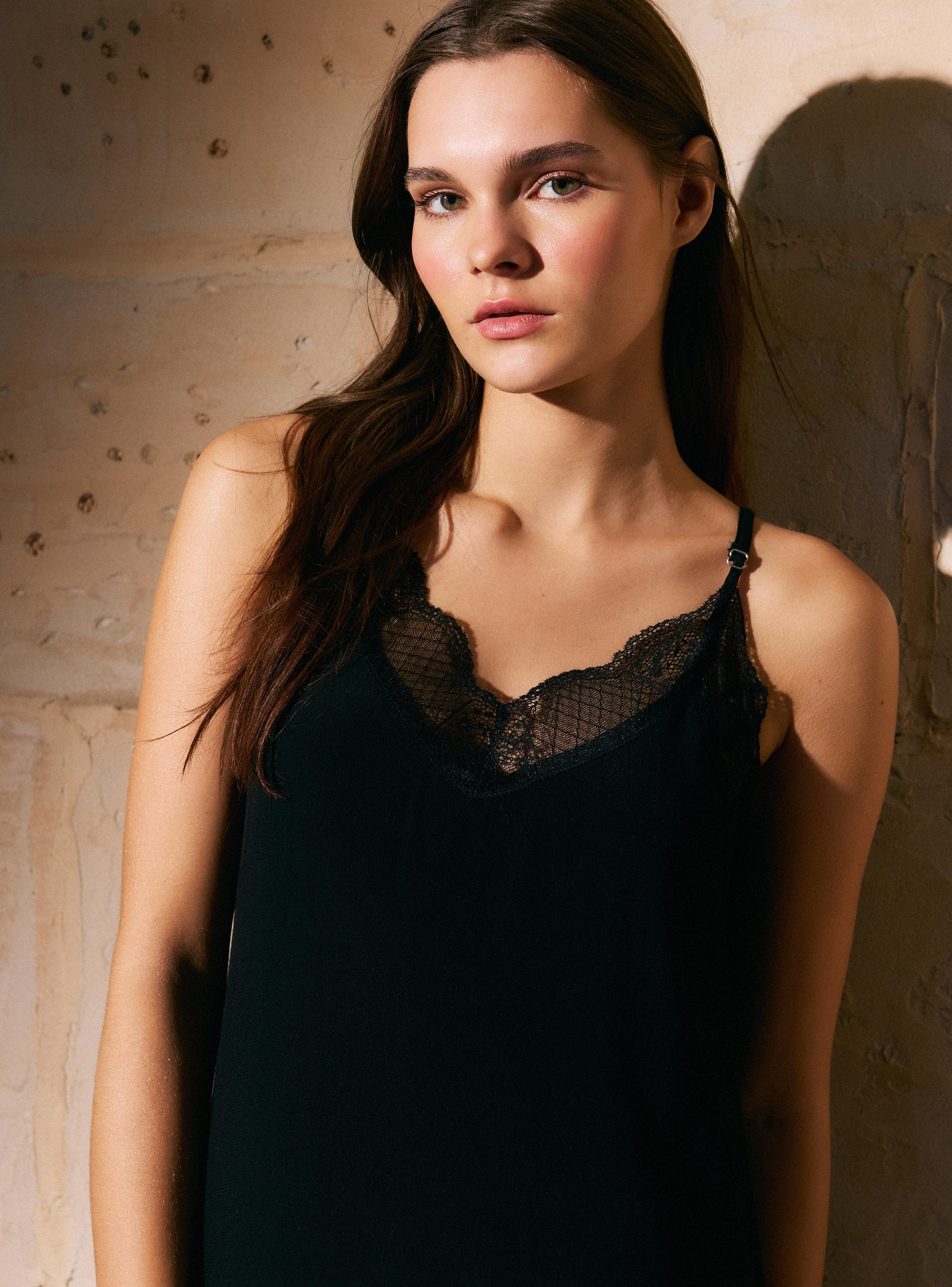 Vestido Lencero Cuello V Tirantes Finos y Encaje-2