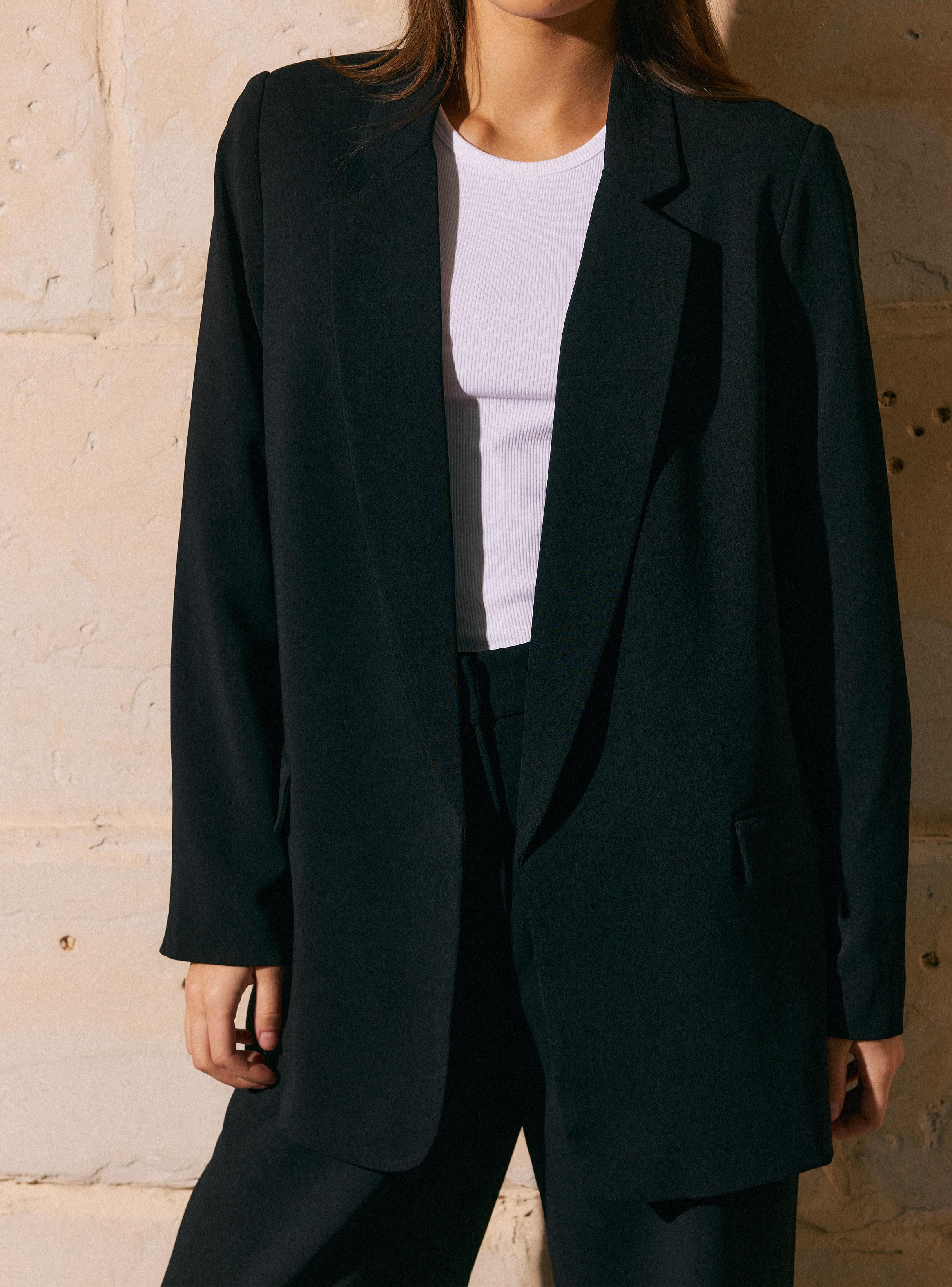 Blazer Cuello con Solapa y Calce Recto Básico-3